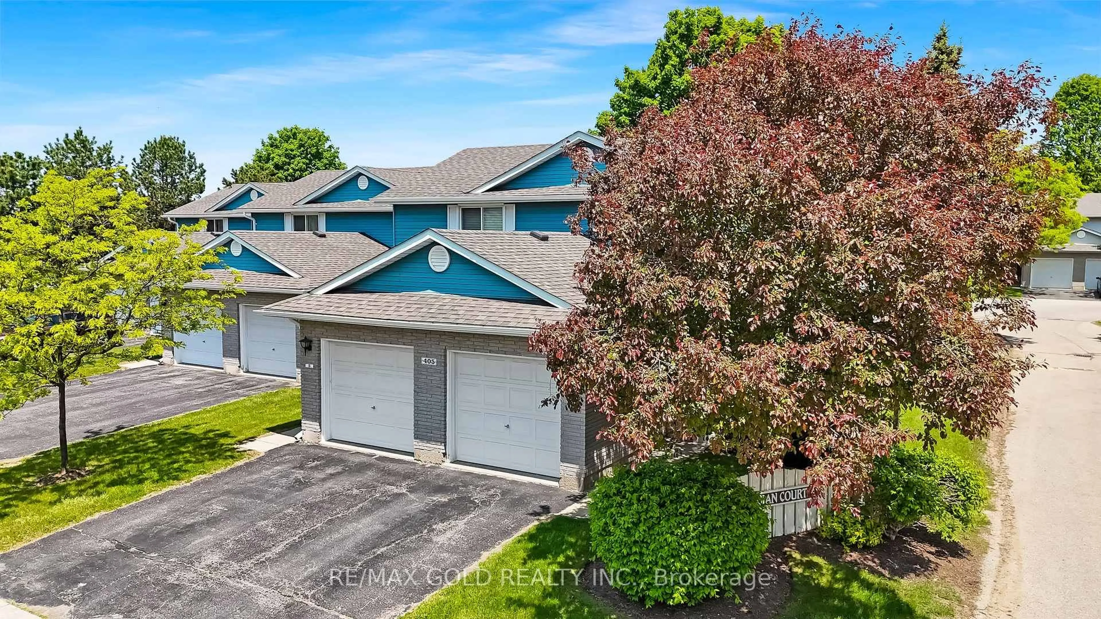 A pic from outside/outdoor area/front of a property/back of a property/a pic from drone, street for 405 Kingscourt Dr #6, Waterloo Ontario N2K 3R4