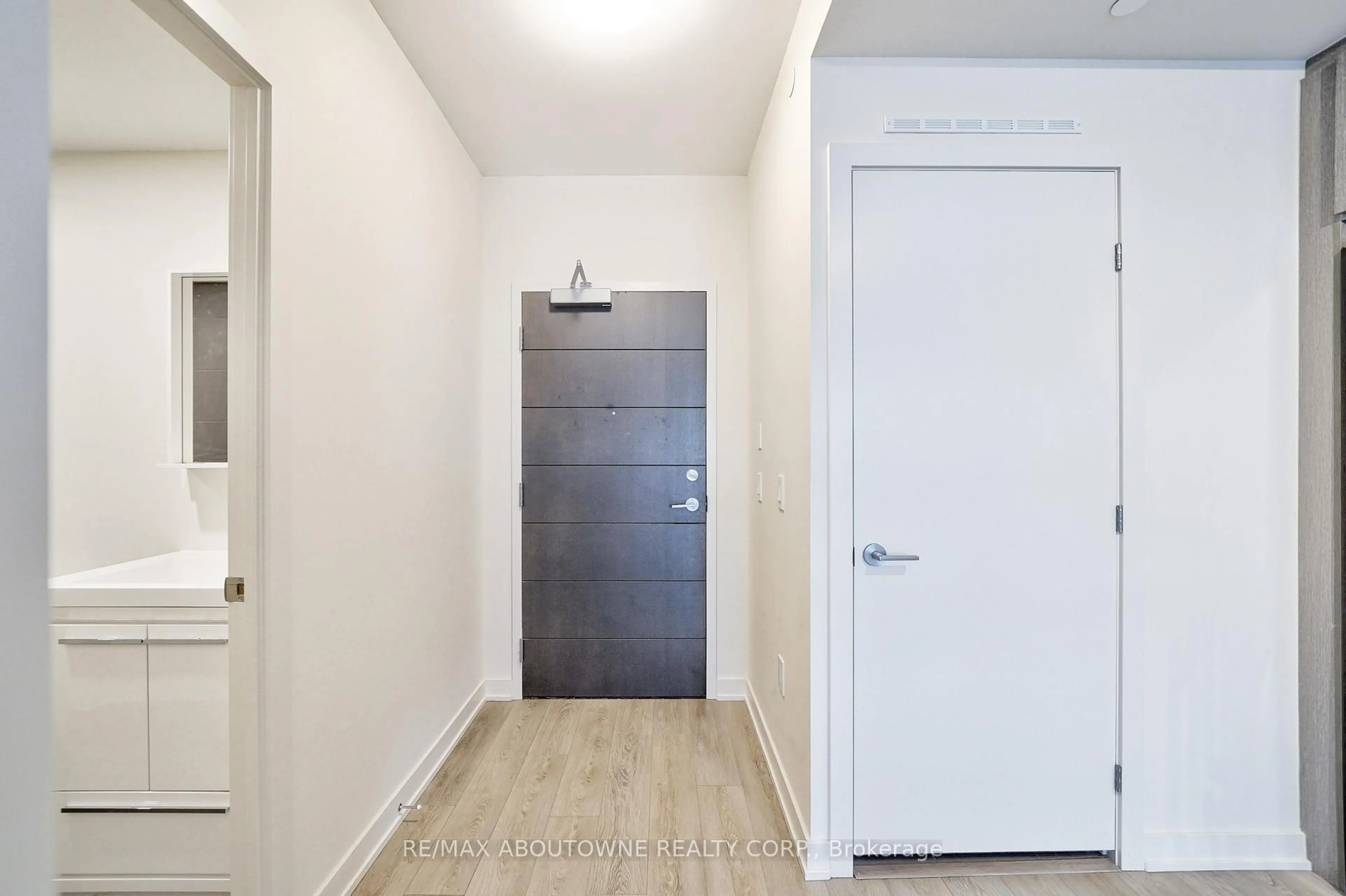 Indoor entryway for 212 King William St #1207, Hamilton Ontario L8R 0A7