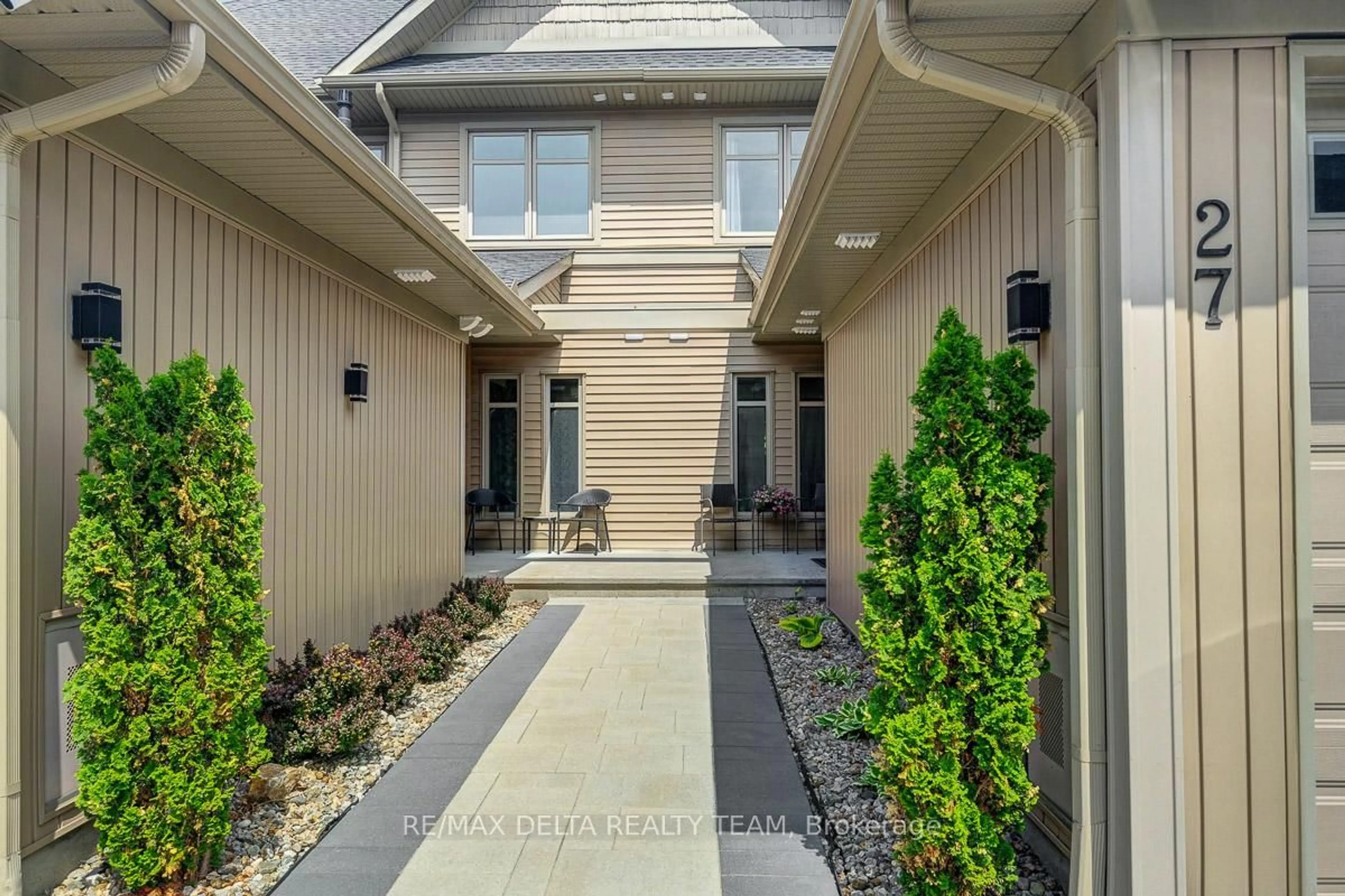 Indoor entryway for 27 AVEIA, Ottawa Ontario K4A 1X0