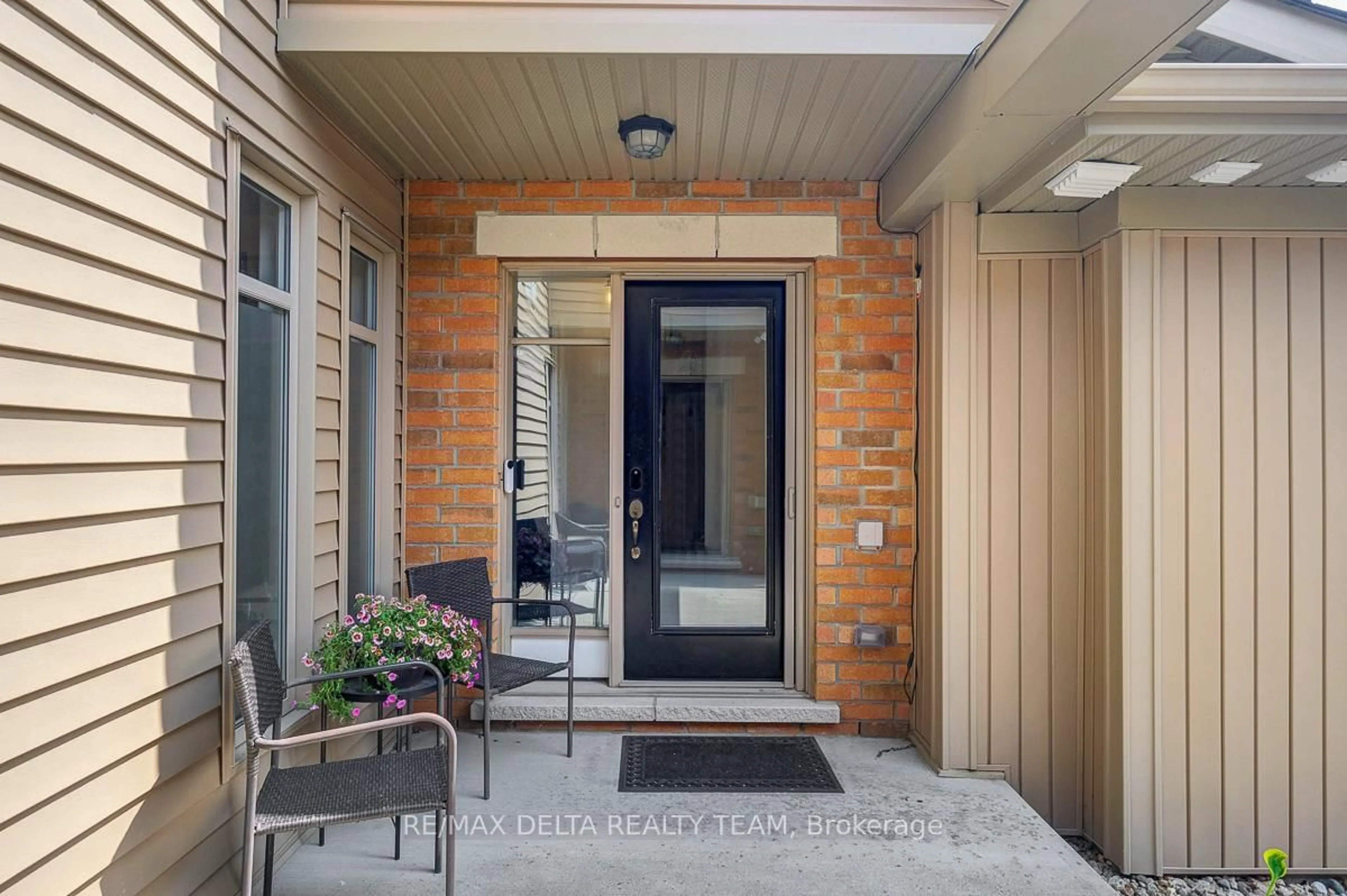 Indoor entryway for 27 AVEIA, Ottawa Ontario K4A 1X0