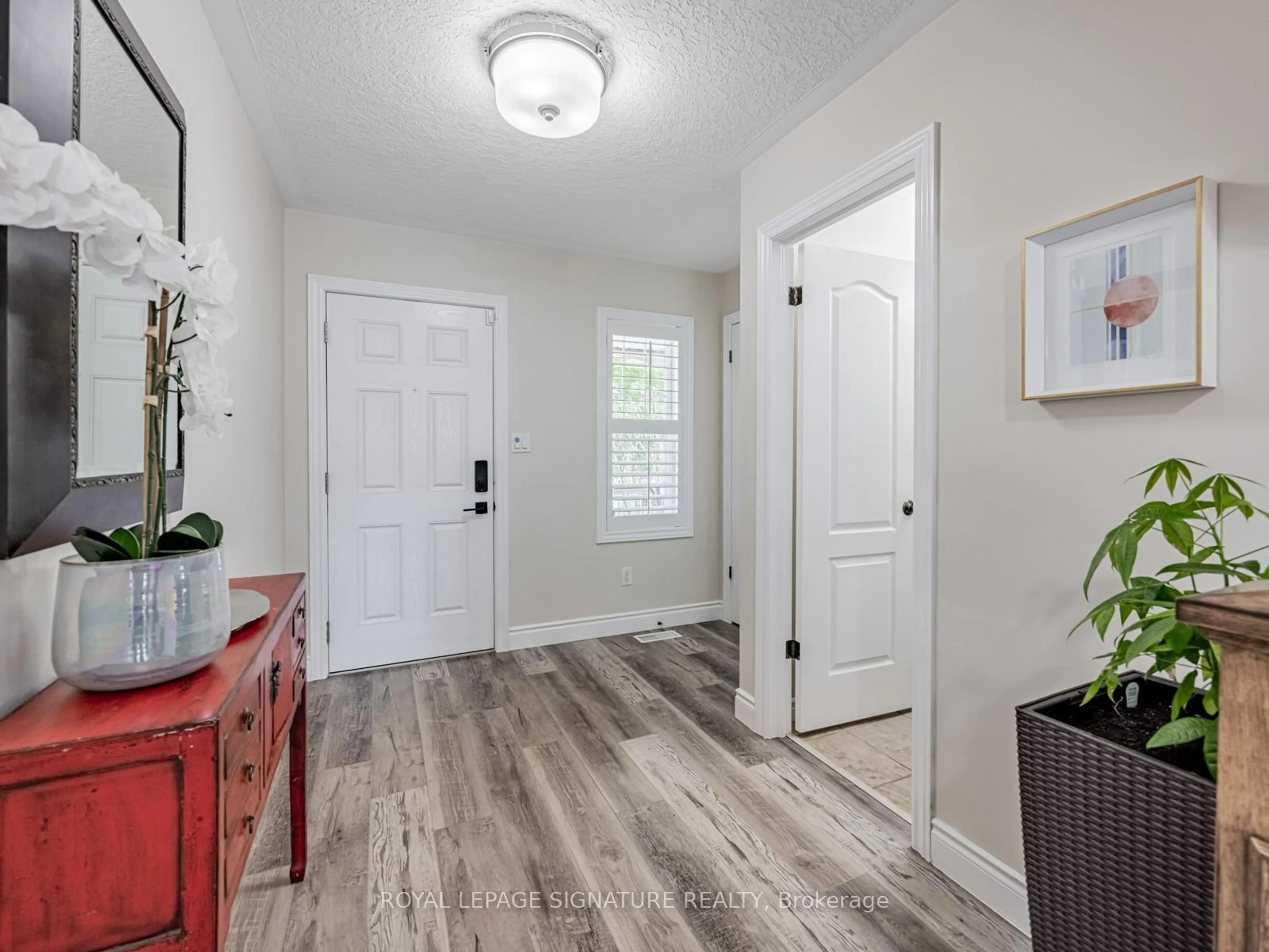 Indoor entryway for 84 Amsterdam Cres, Guelph Ontario N1L 1T5