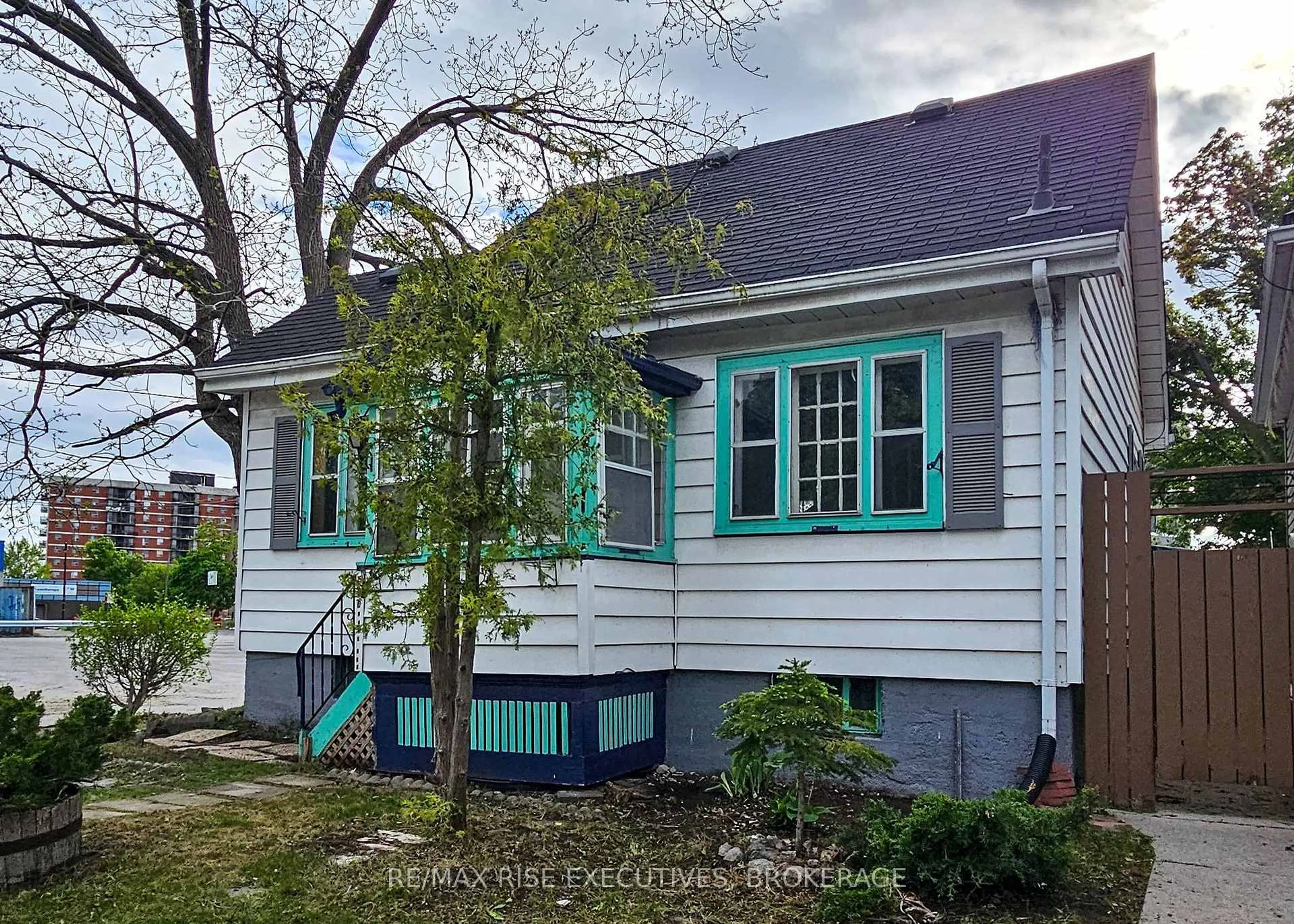 Home with vinyl exterior material, street for 500 MACDONNELL St, Kingston Ontario K7K 4W7