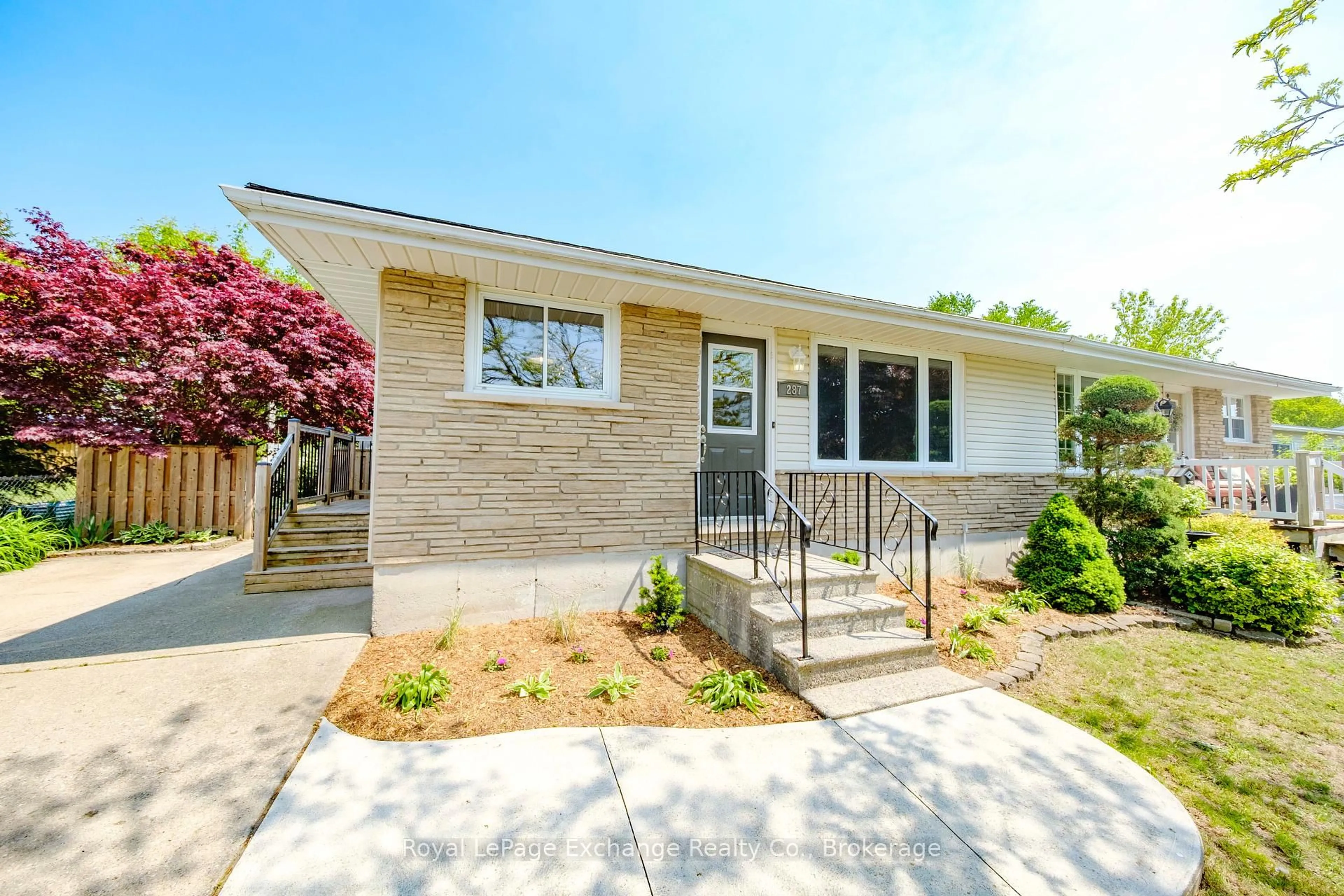 Home with vinyl exterior material, street for 287 Queen St, Kincardine Ontario N2Z 2R6
