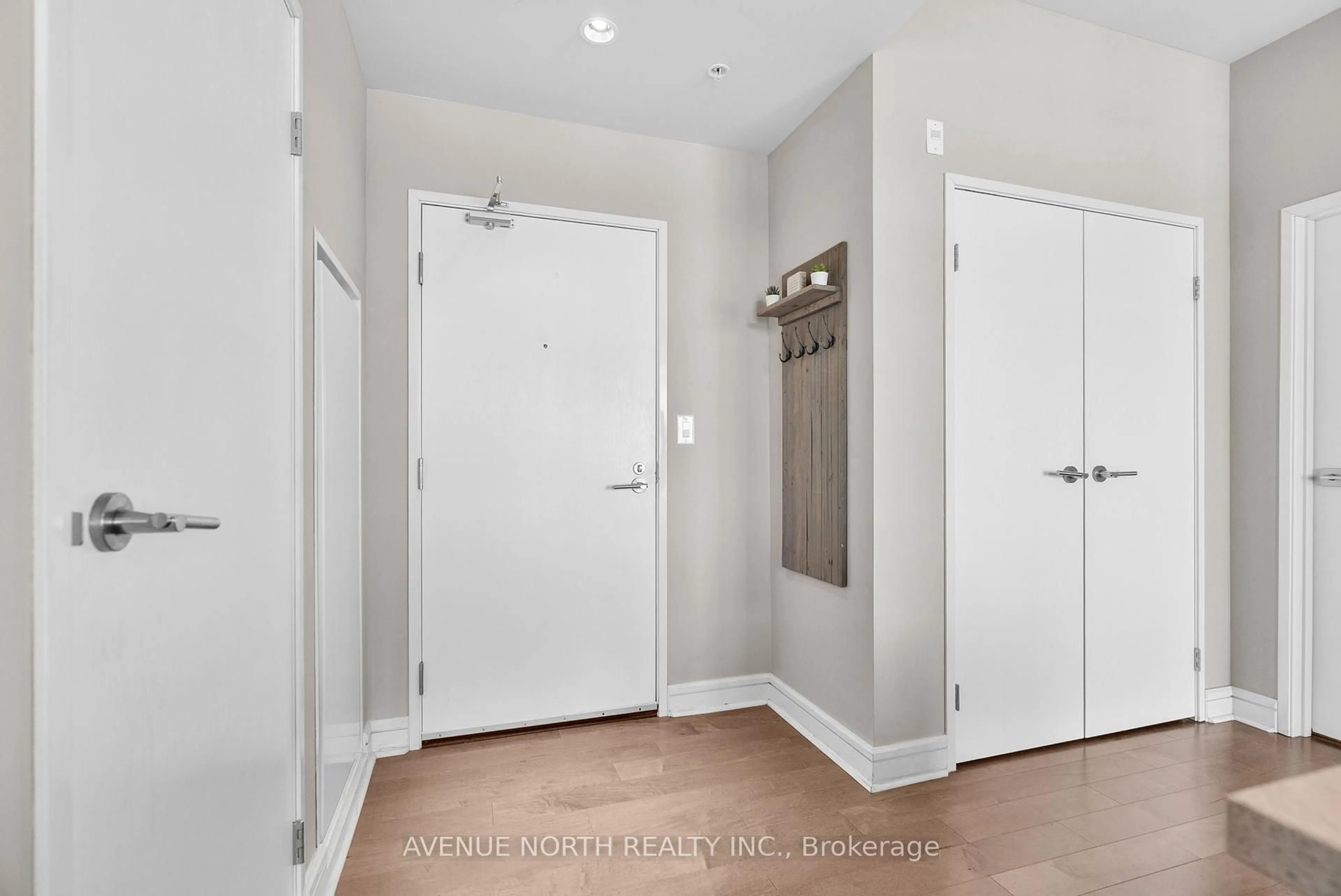 Indoor entryway for 555 Anand Private #806, Ottawa Ontario K1V 2R7