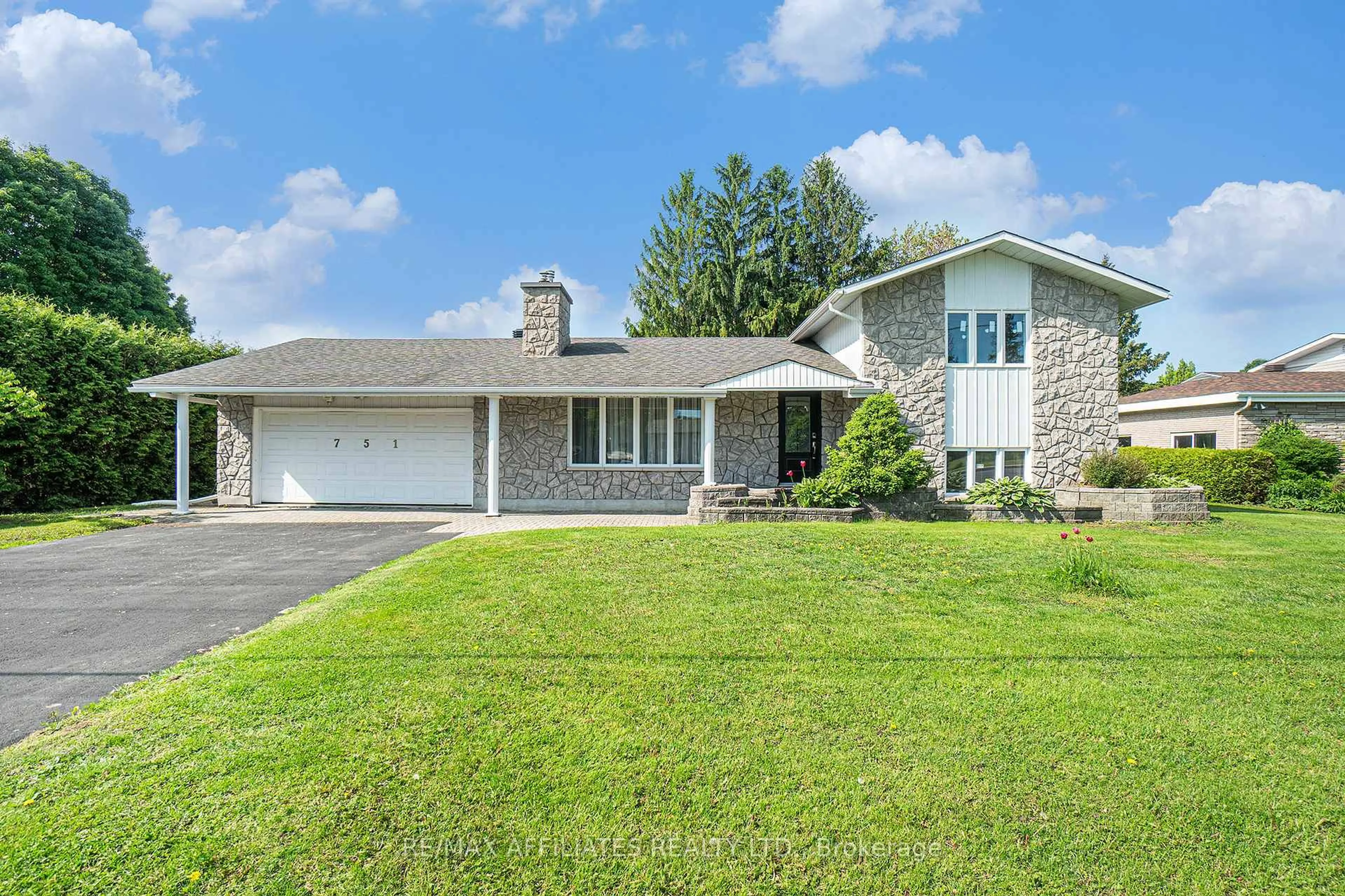 Home with vinyl exterior material, street for 751 Laval St, Casselman Ontario K0A 1M0