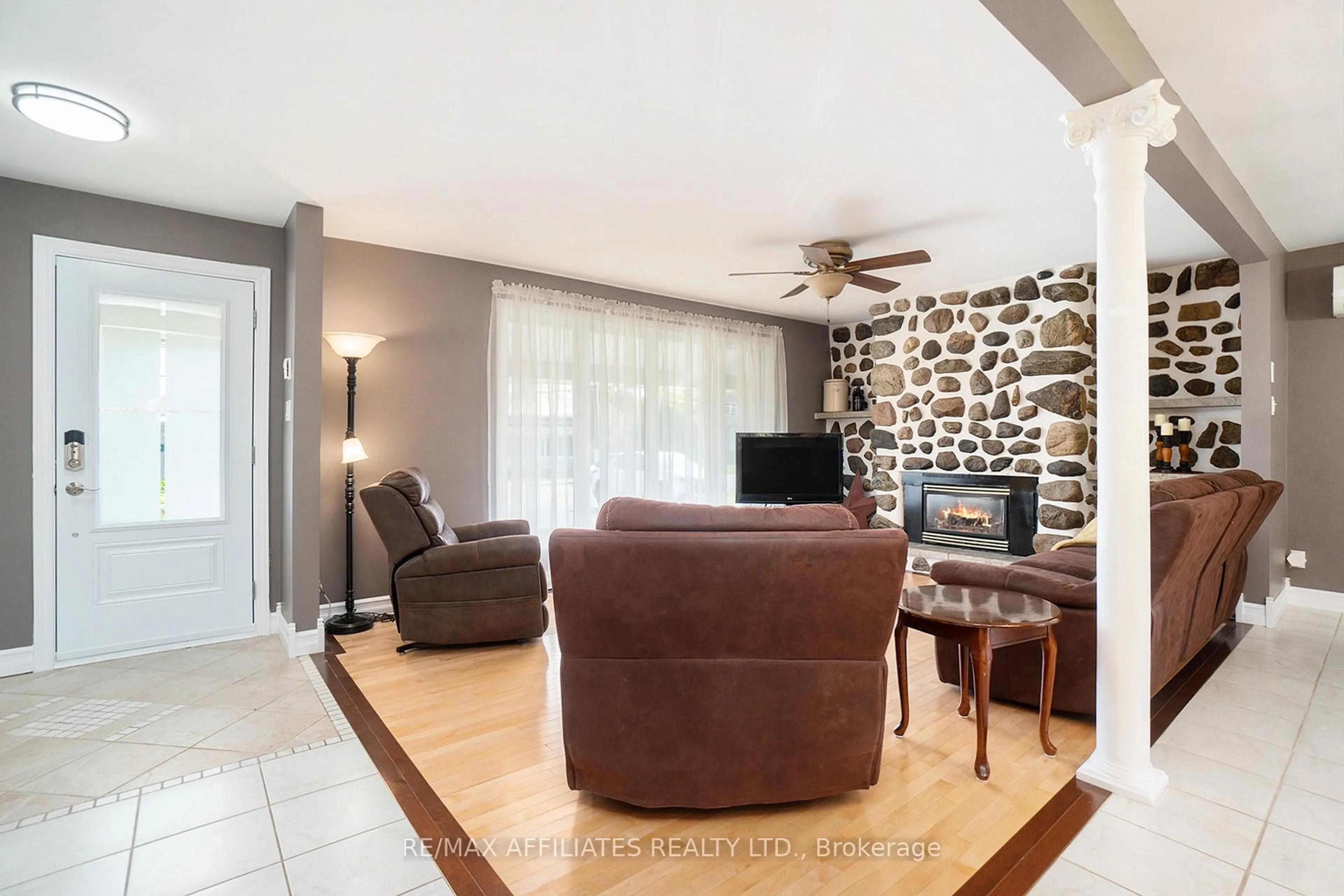 Living room with furniture, unknown for 751 Laval St, Casselman Ontario K0A 1M0