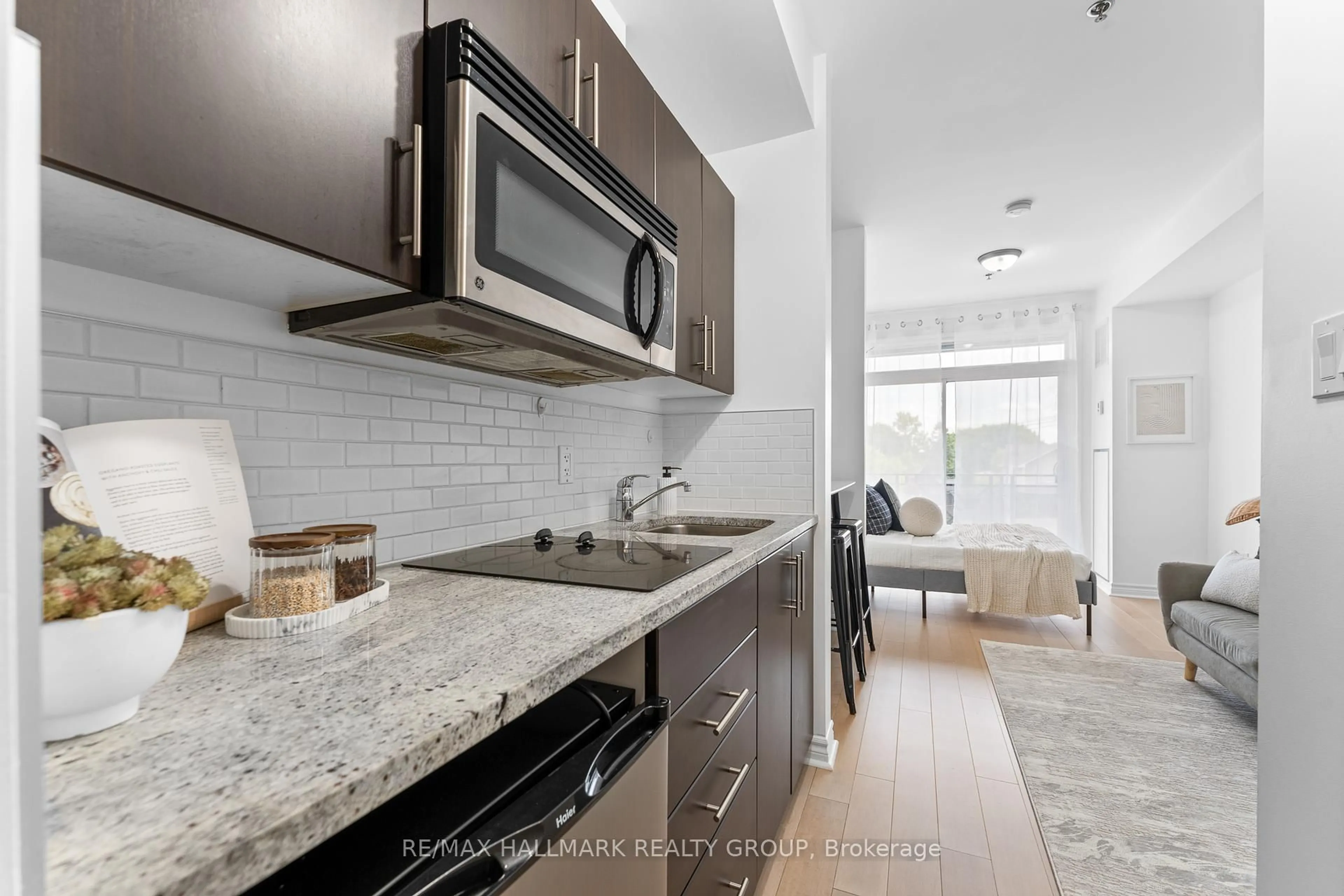 Open concept kitchen, ceramic/tile floor for 429 Kent St #410, Ottawa Ontario K2P 1B5