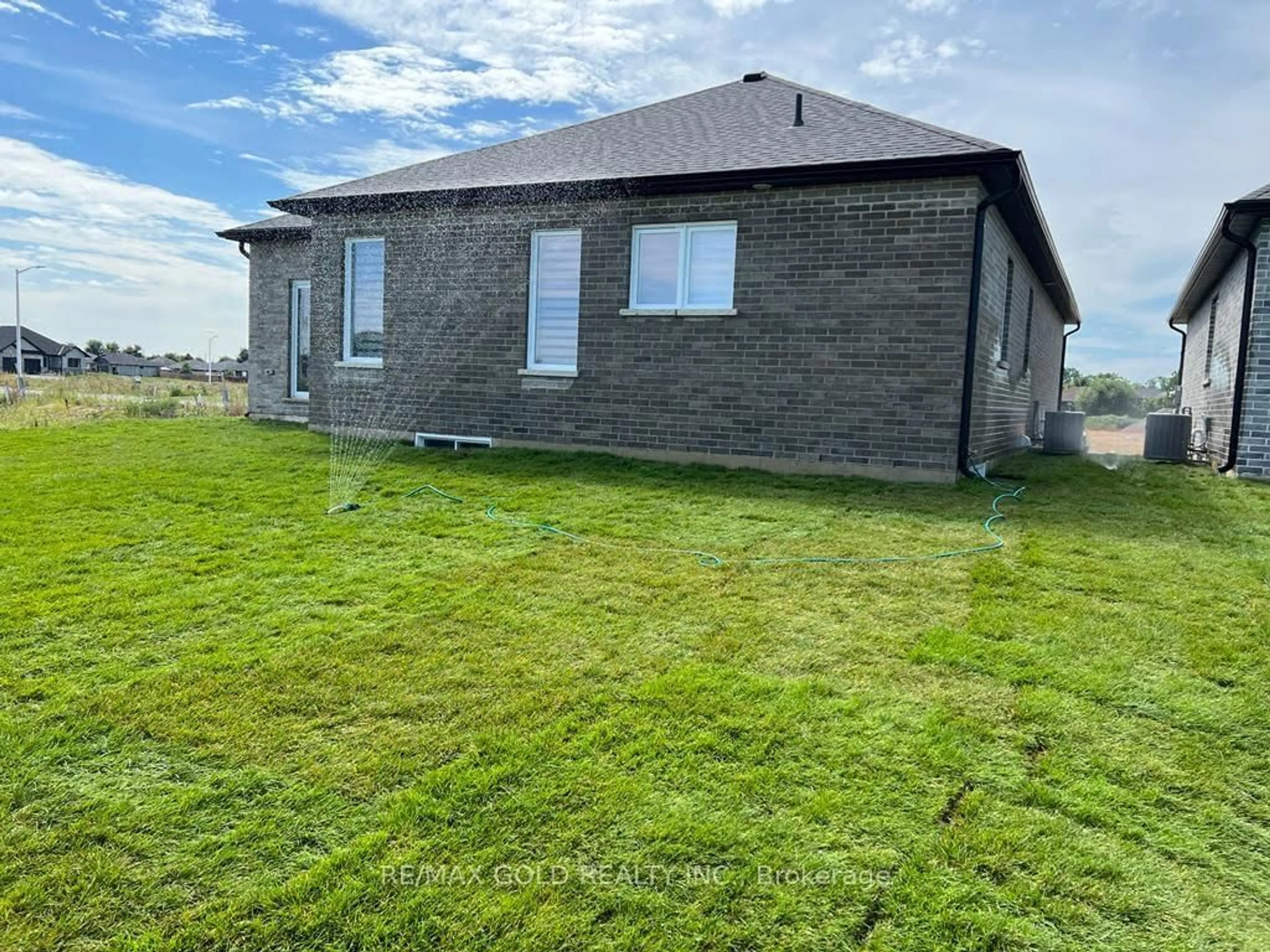 A pic from outside/outdoor area/front of a property/back of a property/a pic from drone, building for 312 Stathis Blvd, Sarnia Ontario N7S 0G7