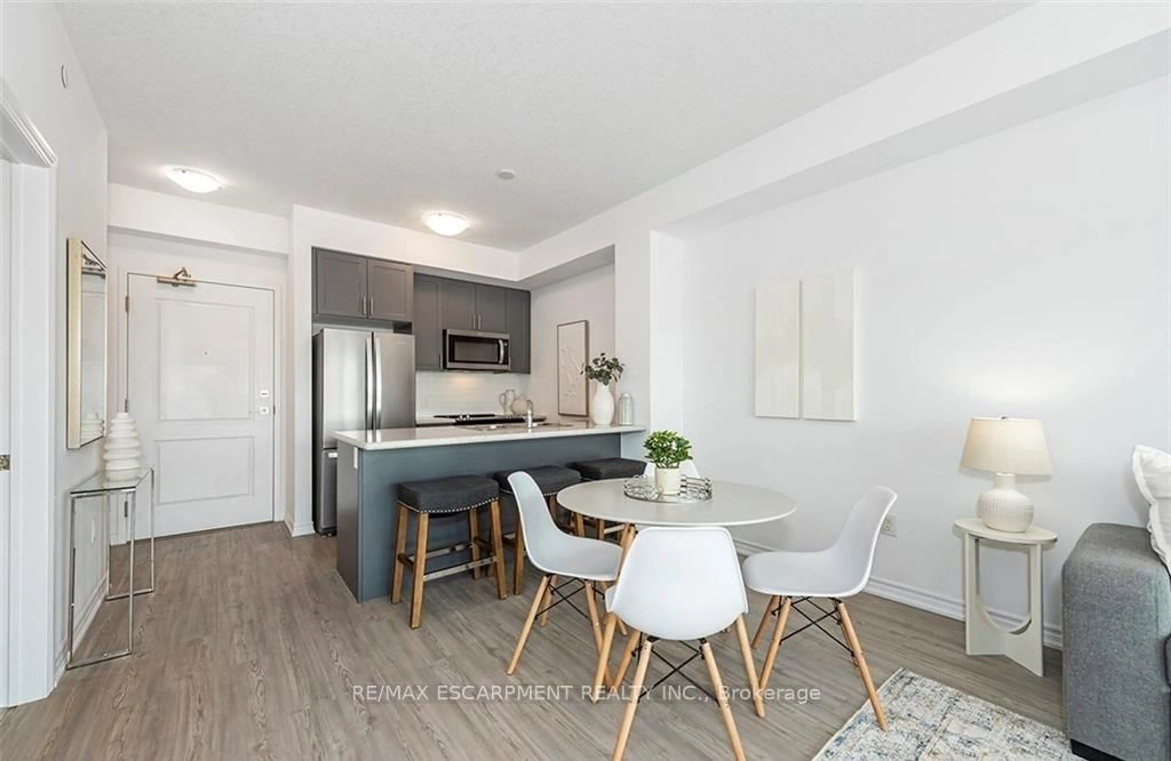 Open concept kitchen, unknown for 460 DUNDAS St #304, Hamilton Ontario L8B 2A5