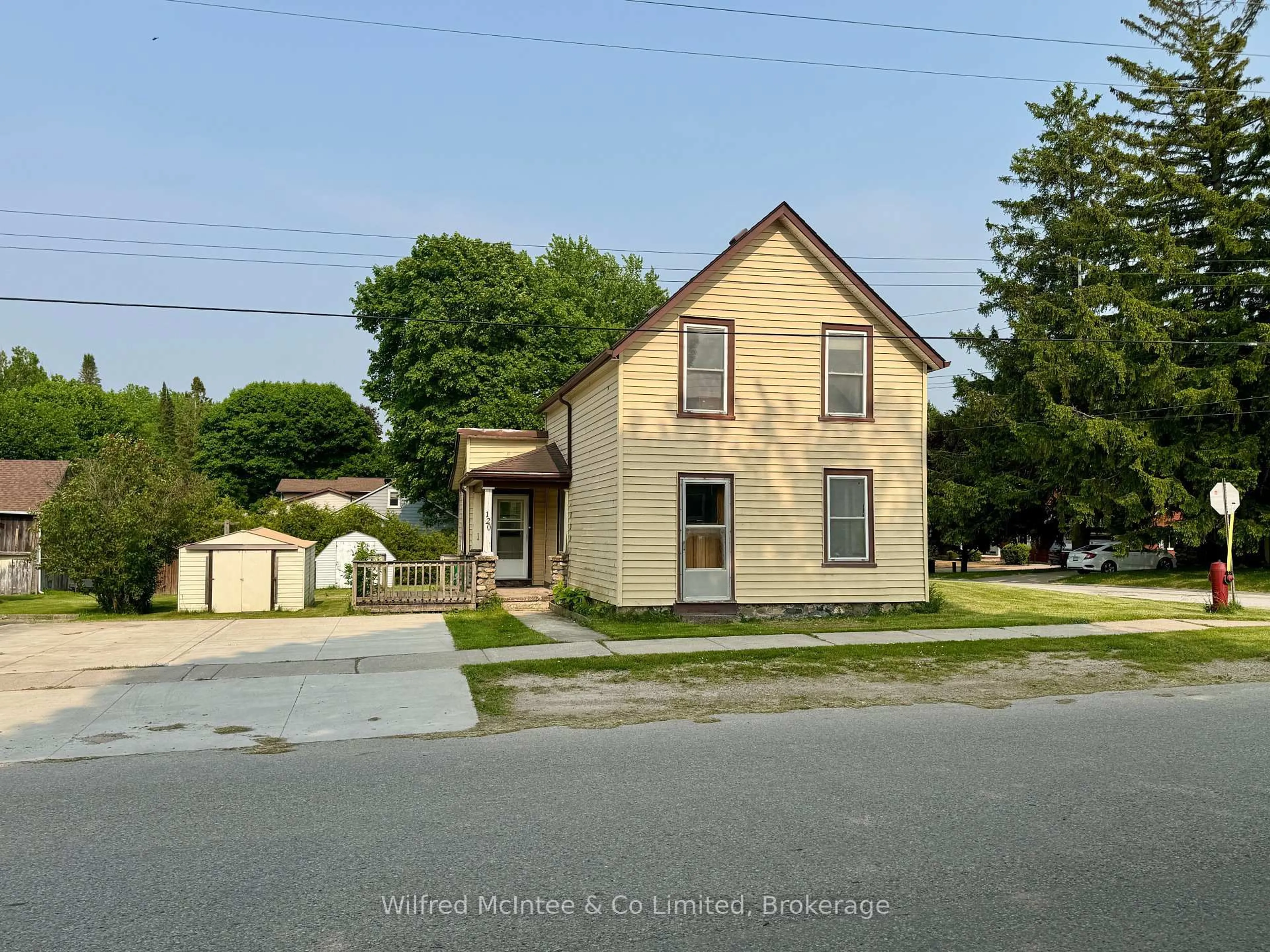 A pic from outside/outdoor area/front of a property/back of a property/a pic from drone, street for 120 Ridout St, Brockton Ontario N0G 2V0