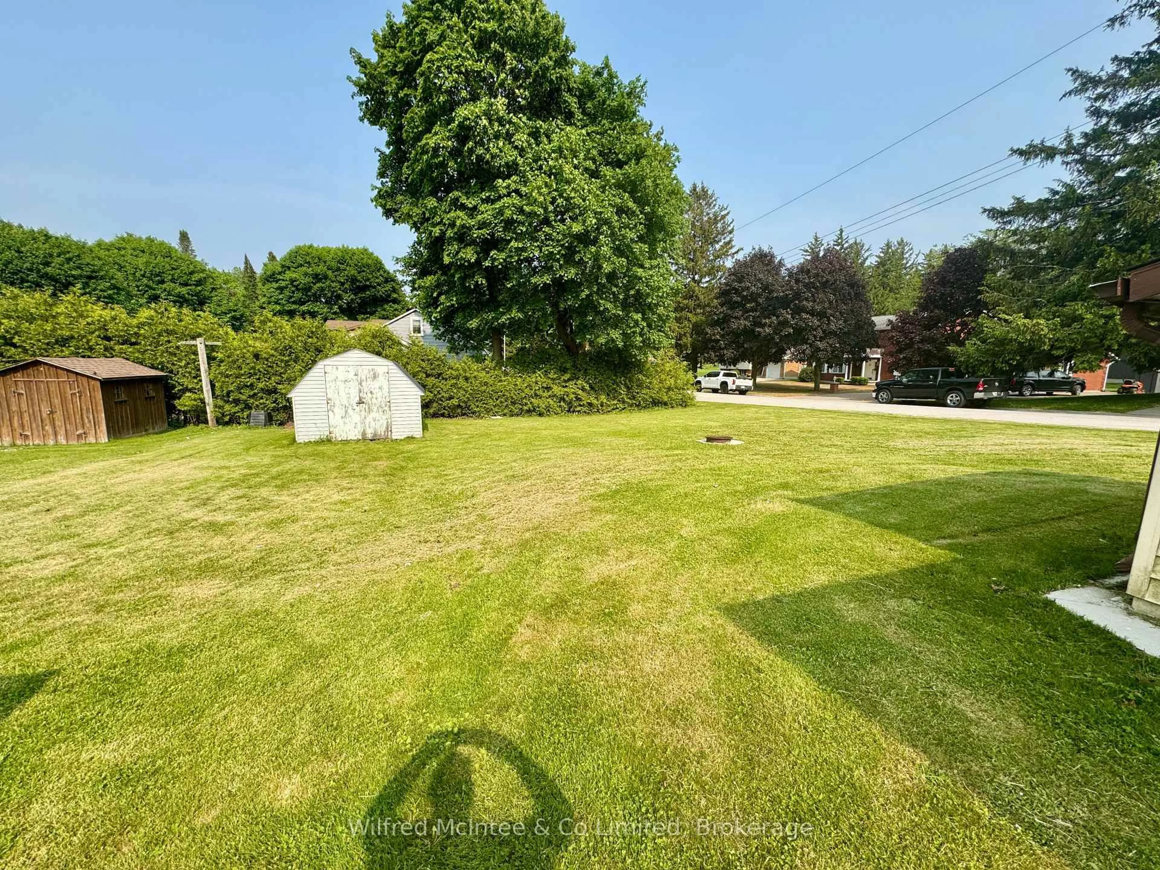 A pic from outside/outdoor area/front of a property/back of a property/a pic from drone, unknown for 120 Ridout St, Brockton Ontario N0G 2V0