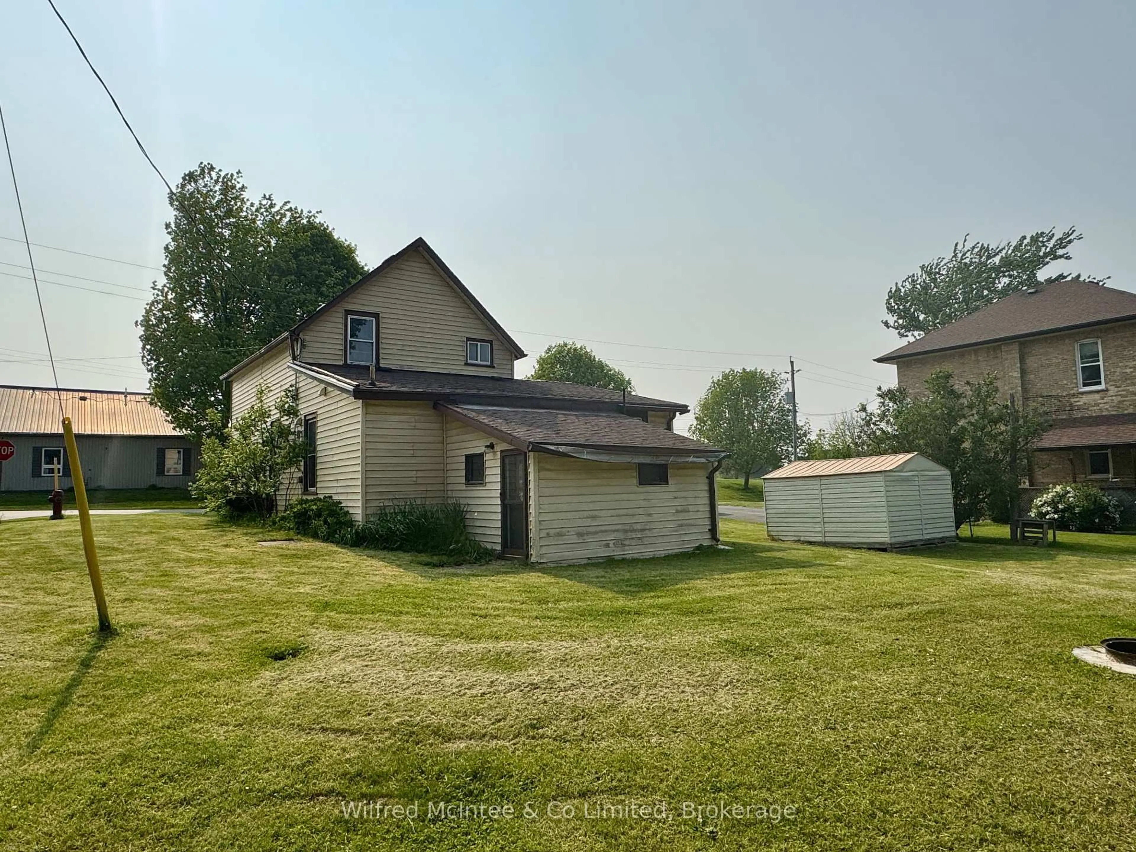 A pic from outside/outdoor area/front of a property/back of a property/a pic from drone, building for 120 Ridout St, Brockton Ontario N0G 2V0