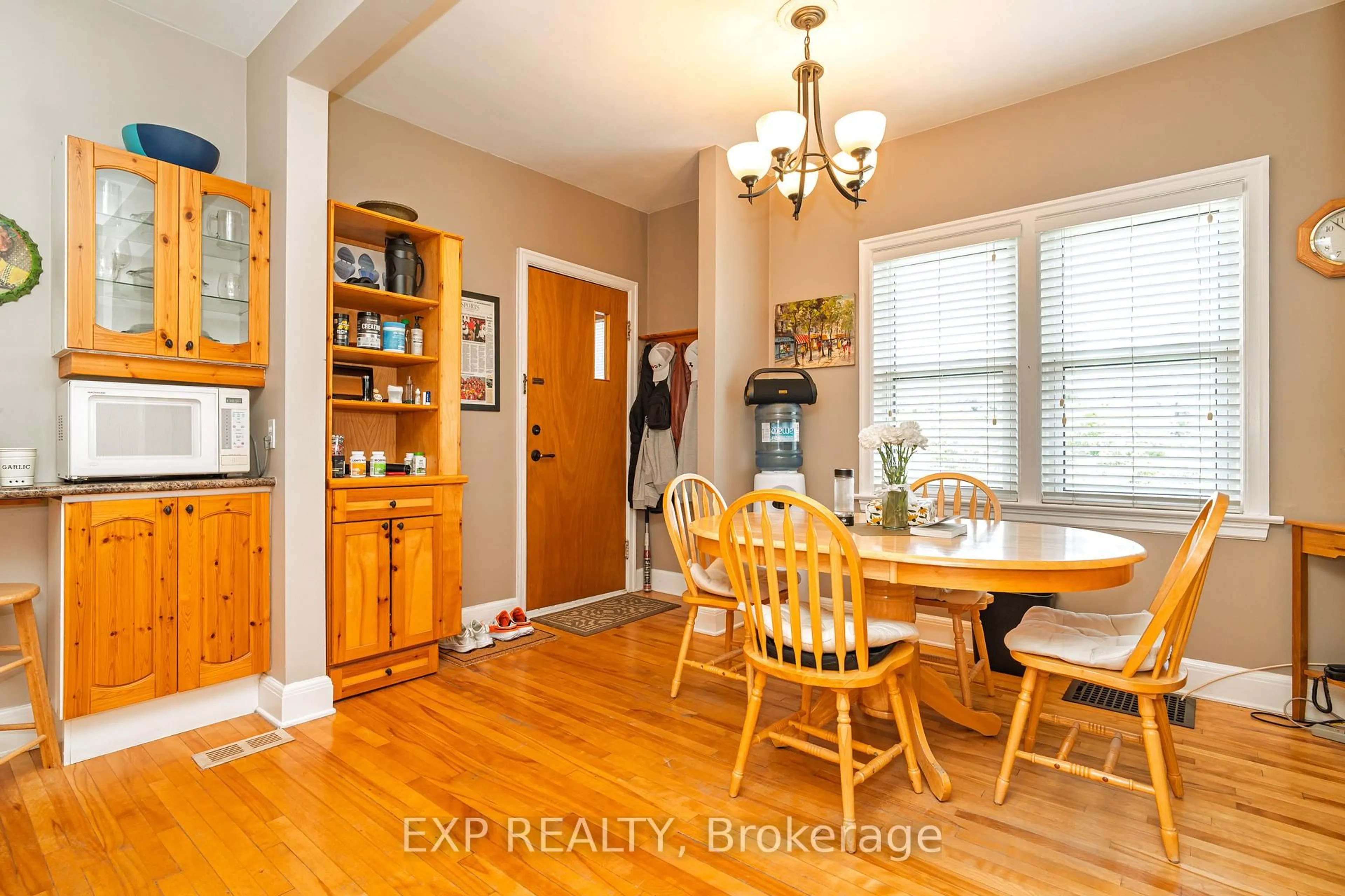 Dining room, wood/laminate floor for 12 Ross Ave, Ottawa Ontario K1Y 0N3