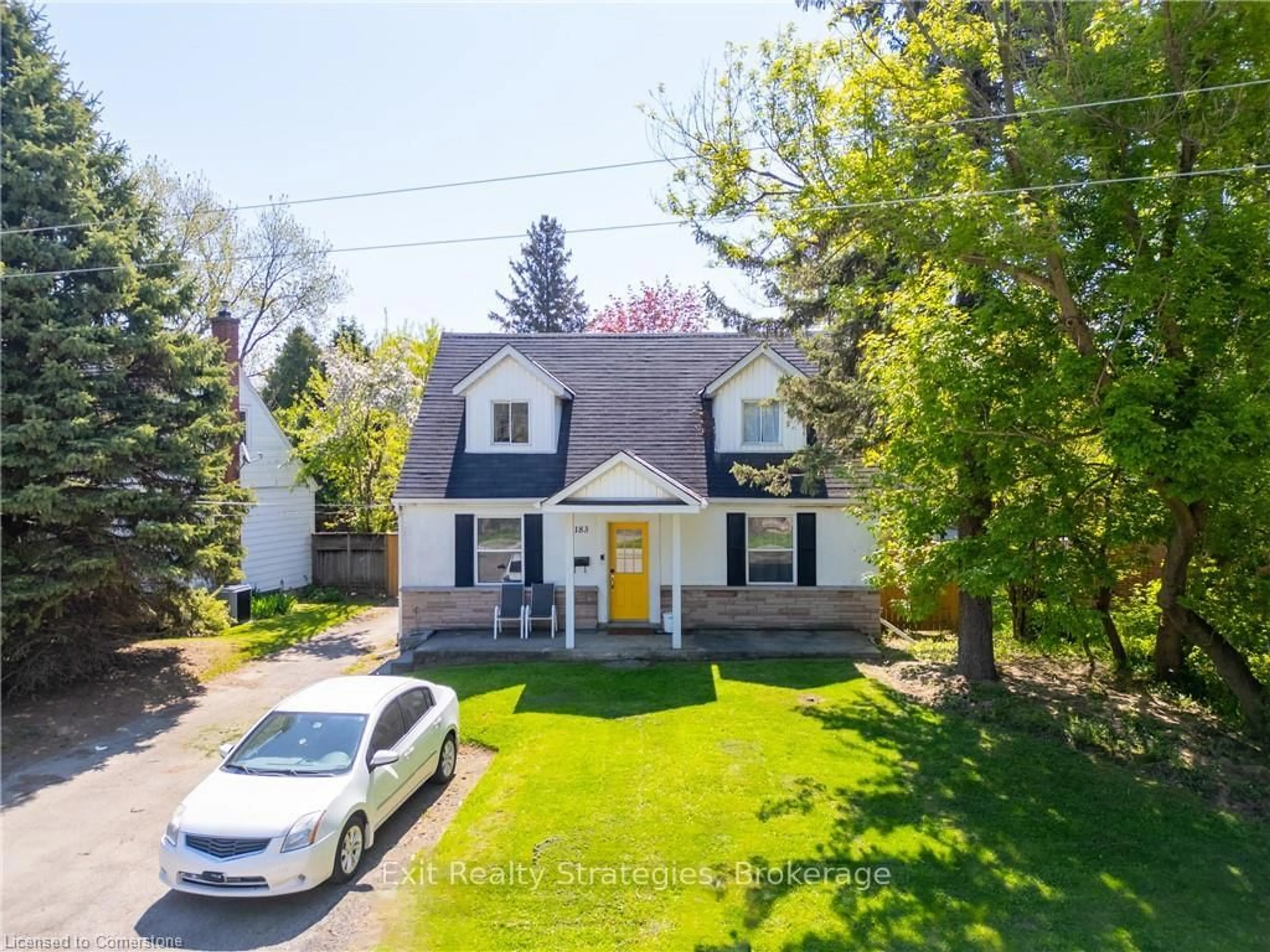 A pic from outside/outdoor area/front of a property/back of a property/a pic from drone, street for 183 Dalewood Ave, Hamilton Ontario L8S 1Z5