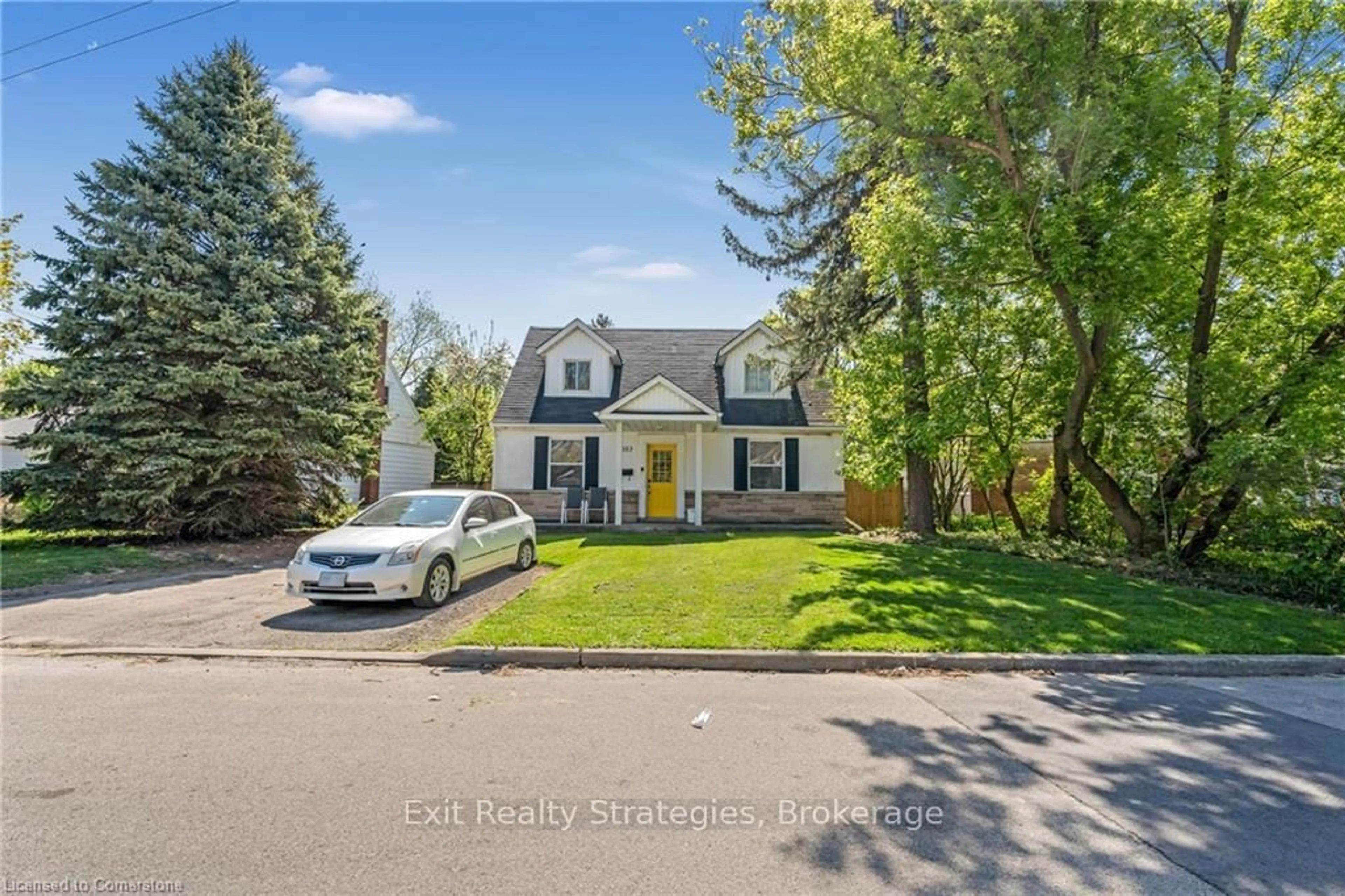 A pic from outside/outdoor area/front of a property/back of a property/a pic from drone, street for 183 Dalewood Ave, Hamilton Ontario L8S 1Z5