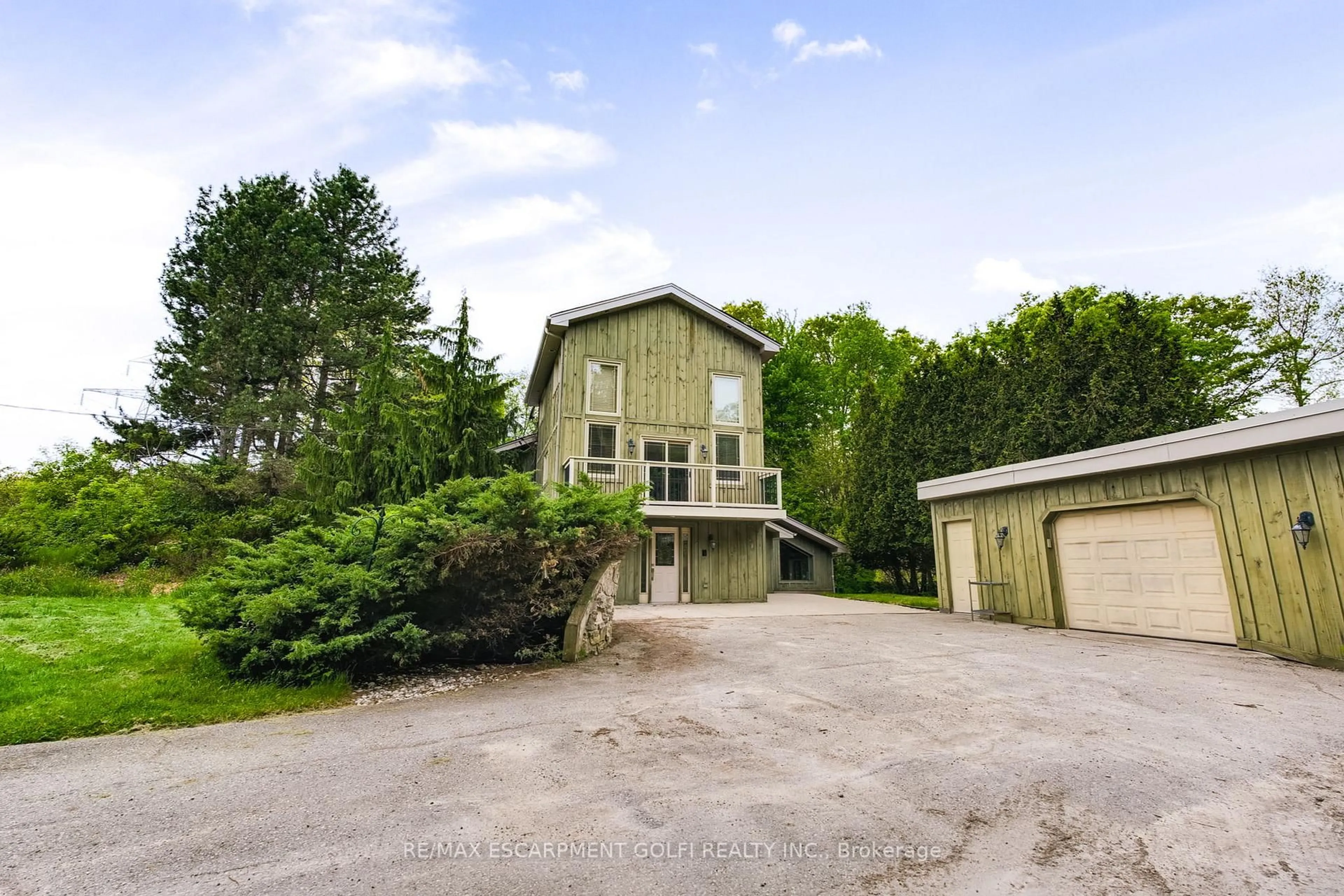 A pic from outside/outdoor area/front of a property/back of a property/a pic from drone, unknown for 693 Powerline Rd, Hamilton Ontario L0R 1T0