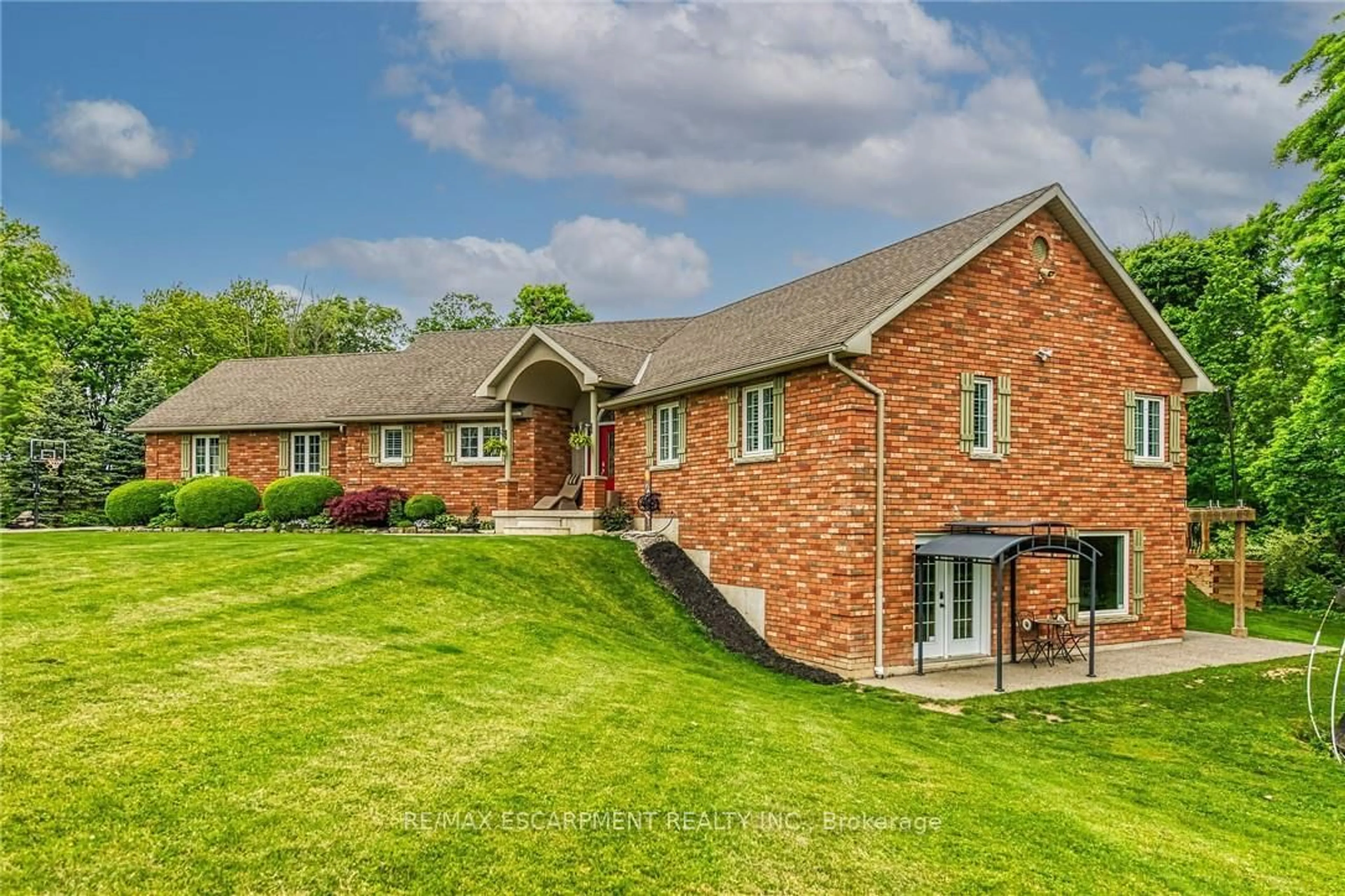 A pic from outside/outdoor area/front of a property/back of a property/a pic from drone, building for 1442 River Rd, Haldimand Ontario N0A 1E0