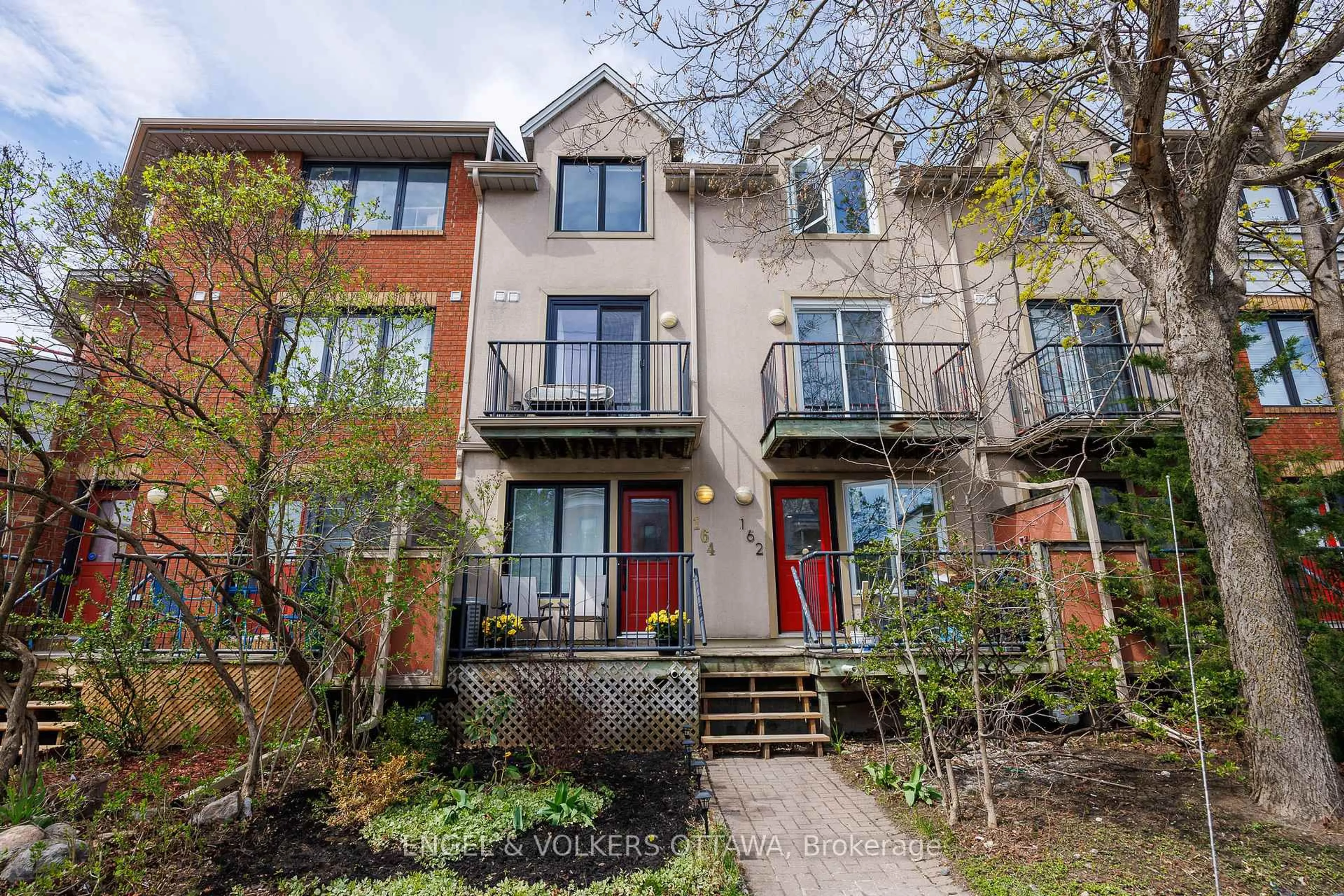 Home with brick exterior material, street for 164 Rochester St, Ottawa Ontario K1R 7M4