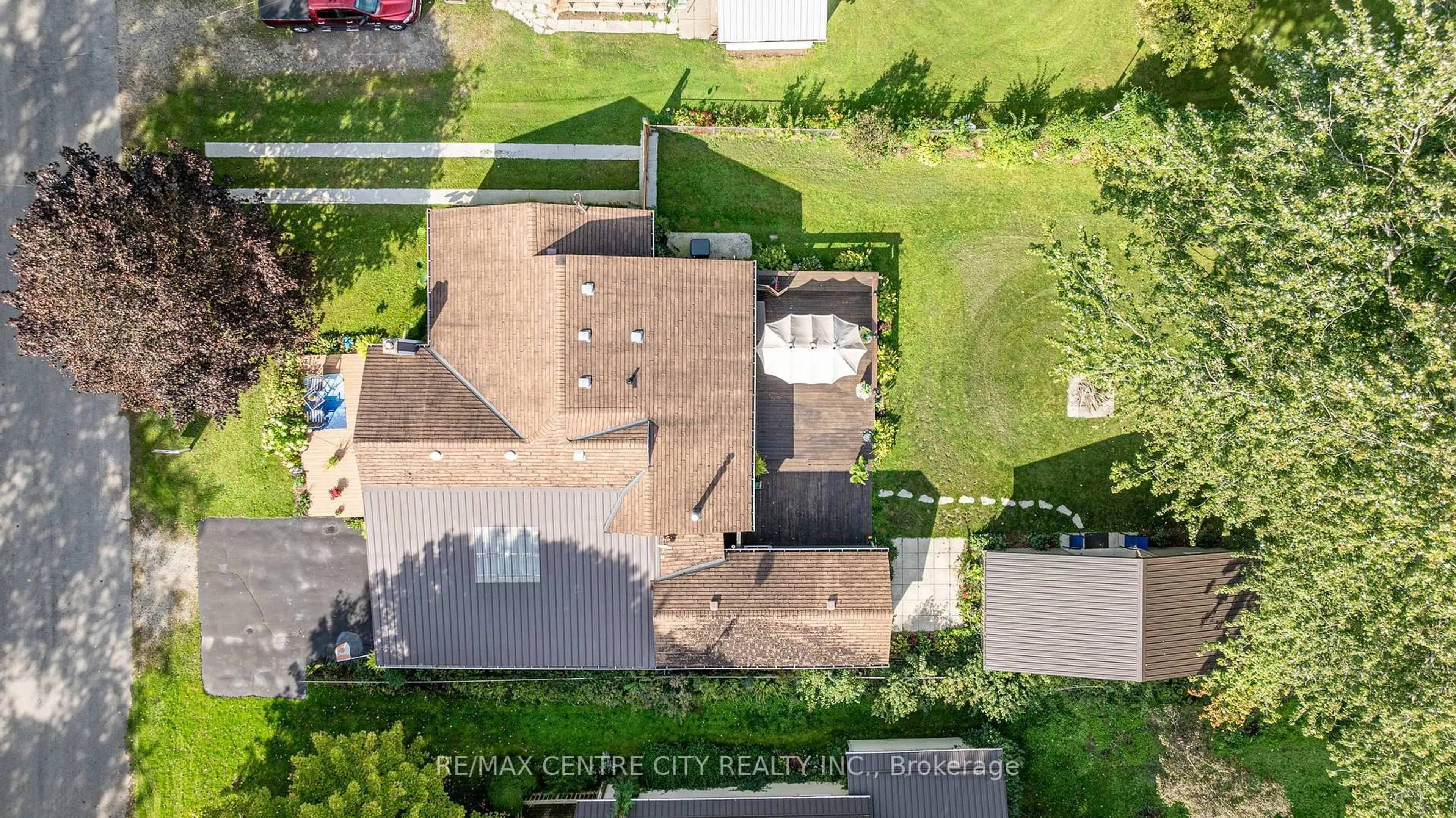 A pic from outside/outdoor area/front of a property/back of a property/a pic from drone, street for 24 Addison St, Bayham Ontario N0J 1T0