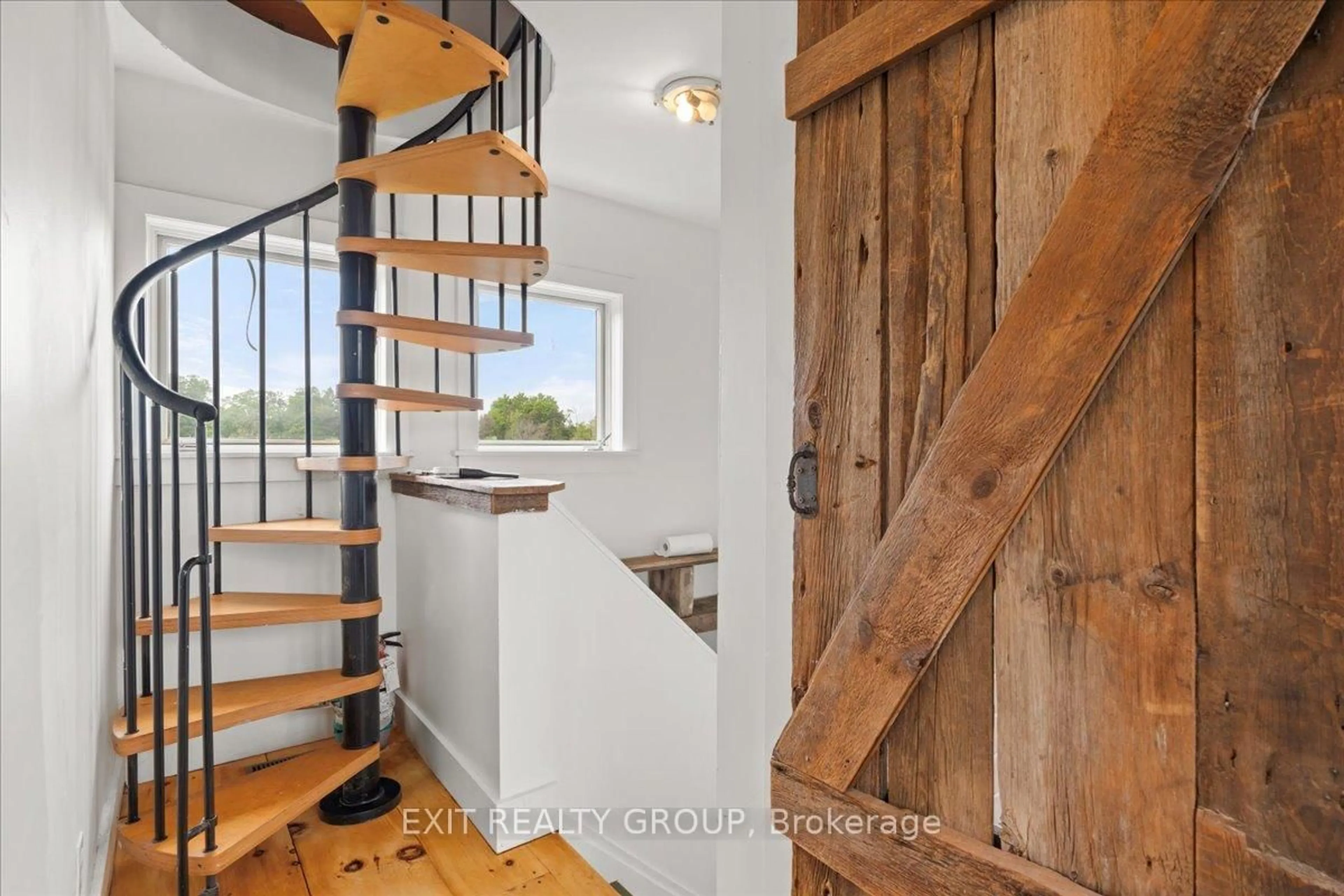 Indoor entryway for 782 County Rd 49, Prince Edward County Ontario K0K 2T0