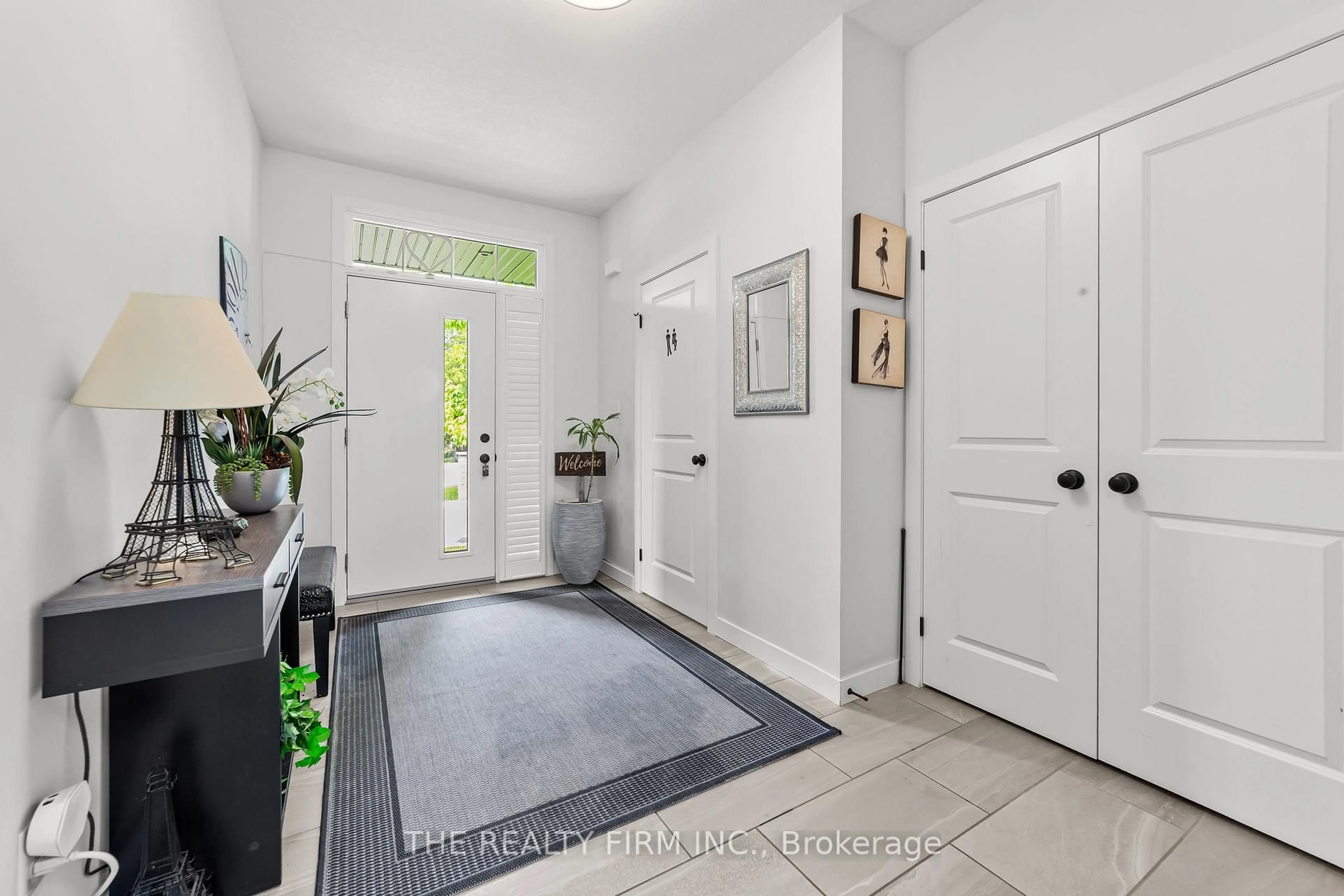 Indoor entryway for 2427 Daisy Bend #10, London South Ontario N6M 0H1