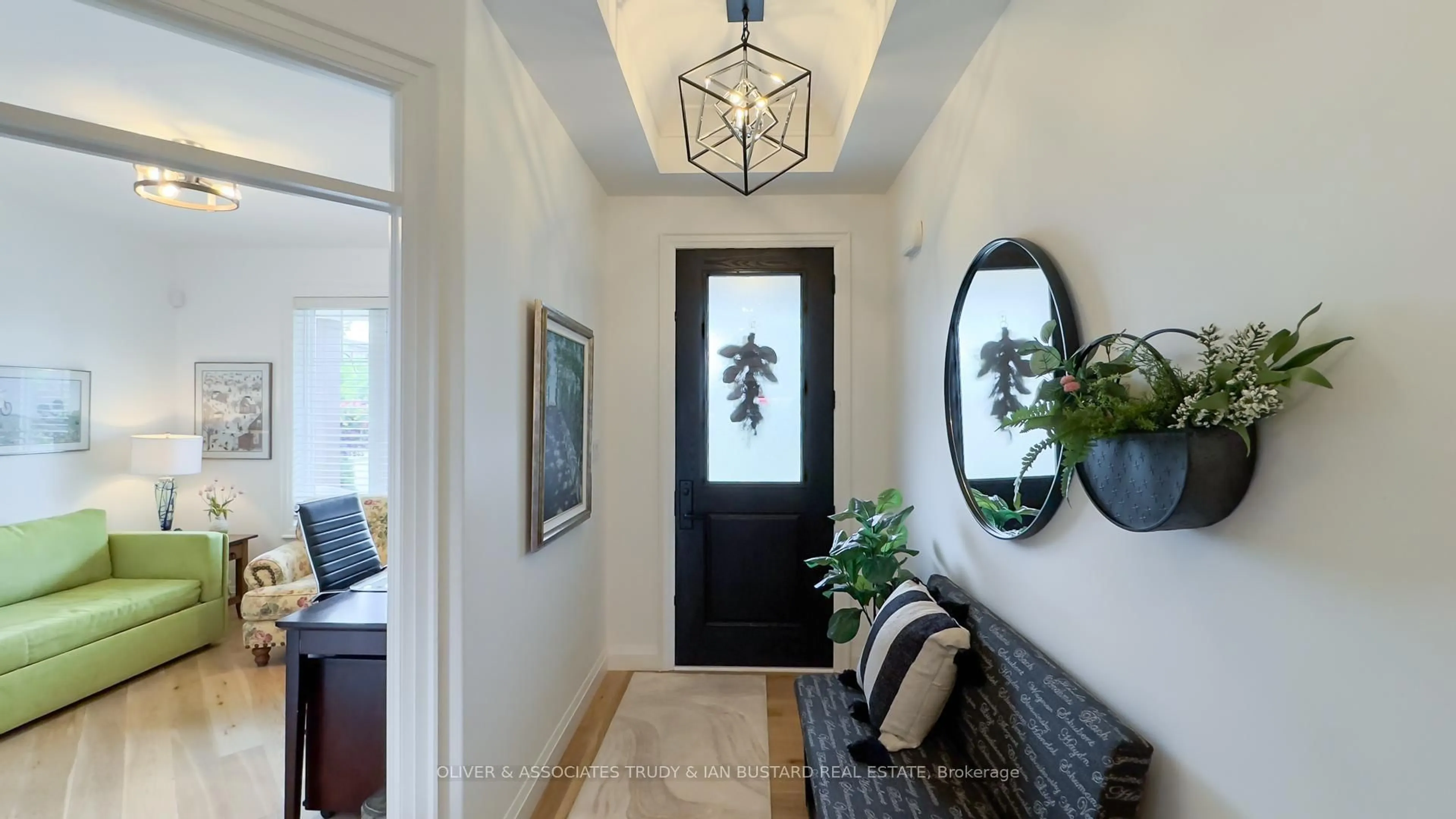 Indoor entryway for 1 Creek Side Pl, Lambton Shores Ontario N0M 1T0