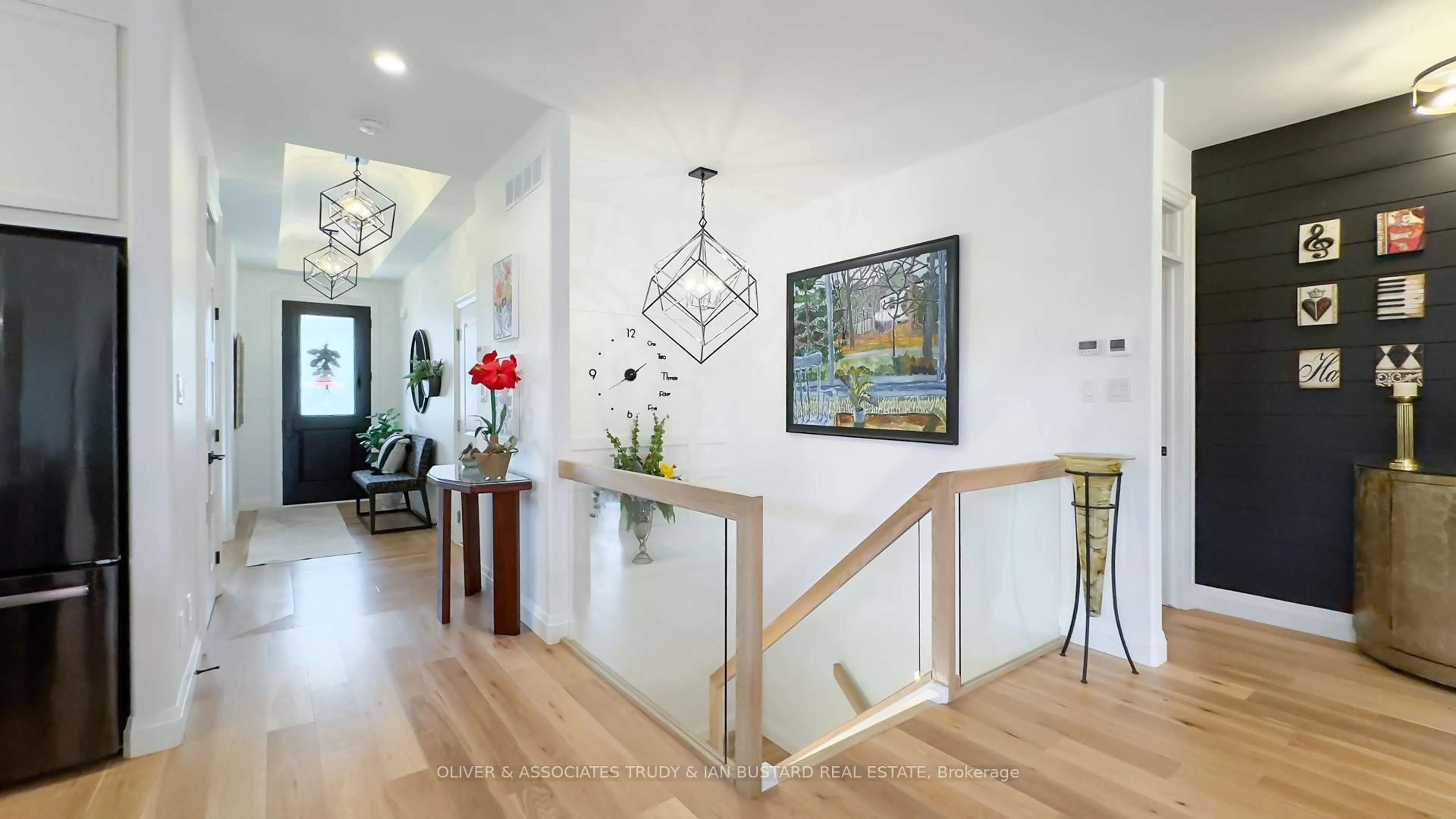 Indoor foyer for 1 Creek Side Pl, Lambton Shores Ontario N0M 1T0