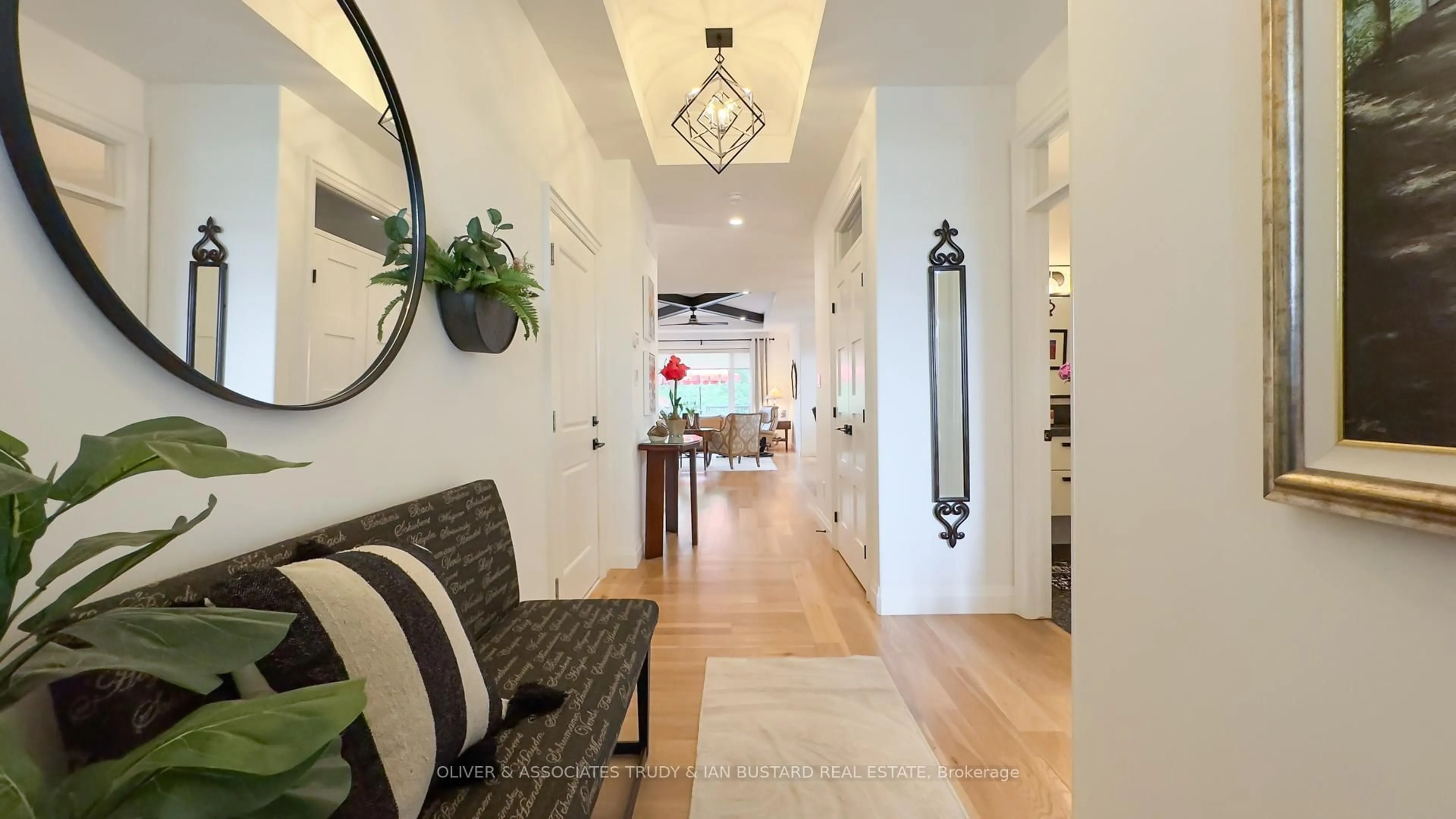 Indoor entryway for 1 Creek Side Pl, Lambton Shores Ontario N0M 1T0