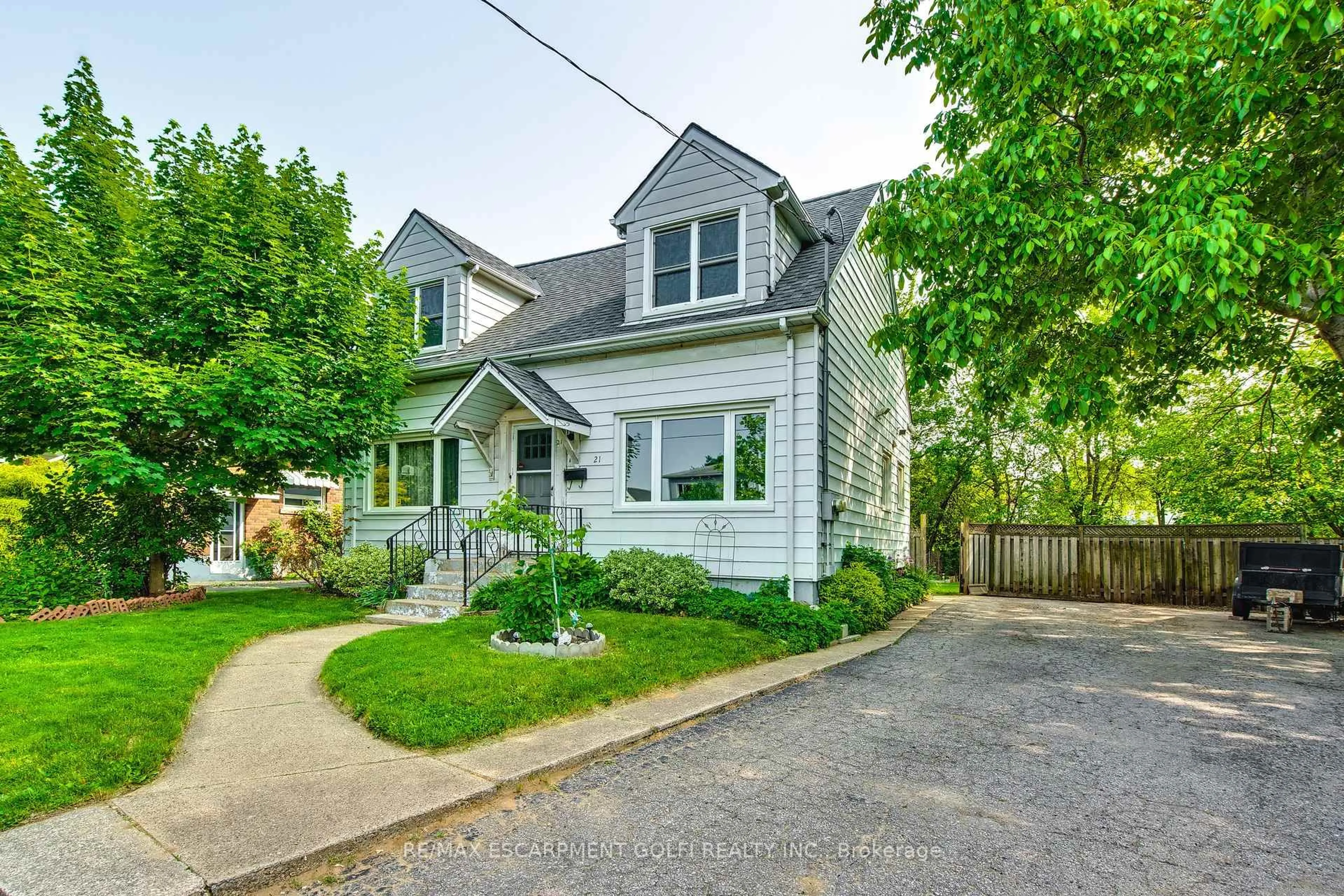Unknown for 21 Kingsway Cres, St. Catharines Ontario L2N 1A7