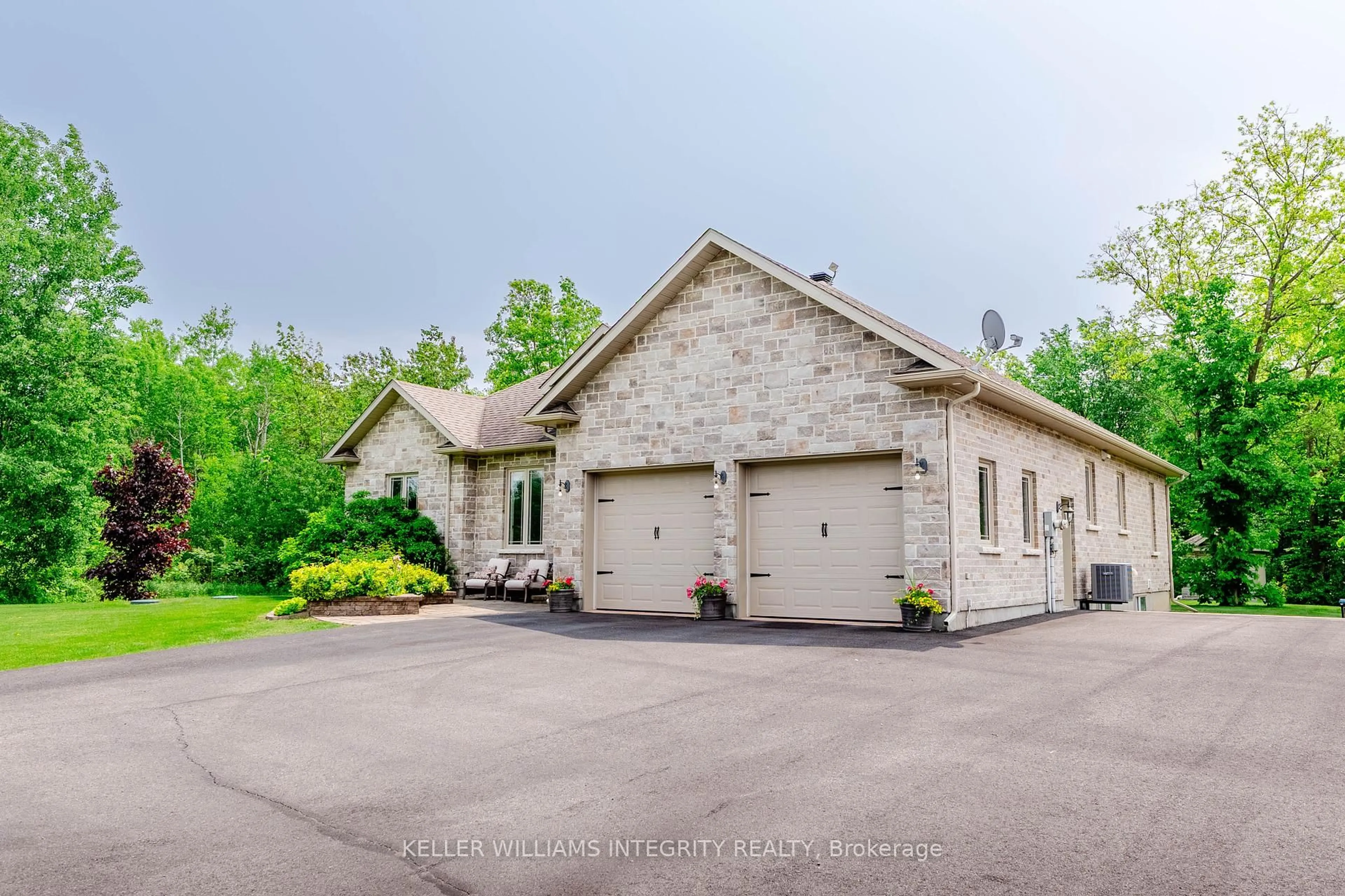 Indoor garage for 20452 Patricia Lane, South Glengarry Ontario K0C 1A0