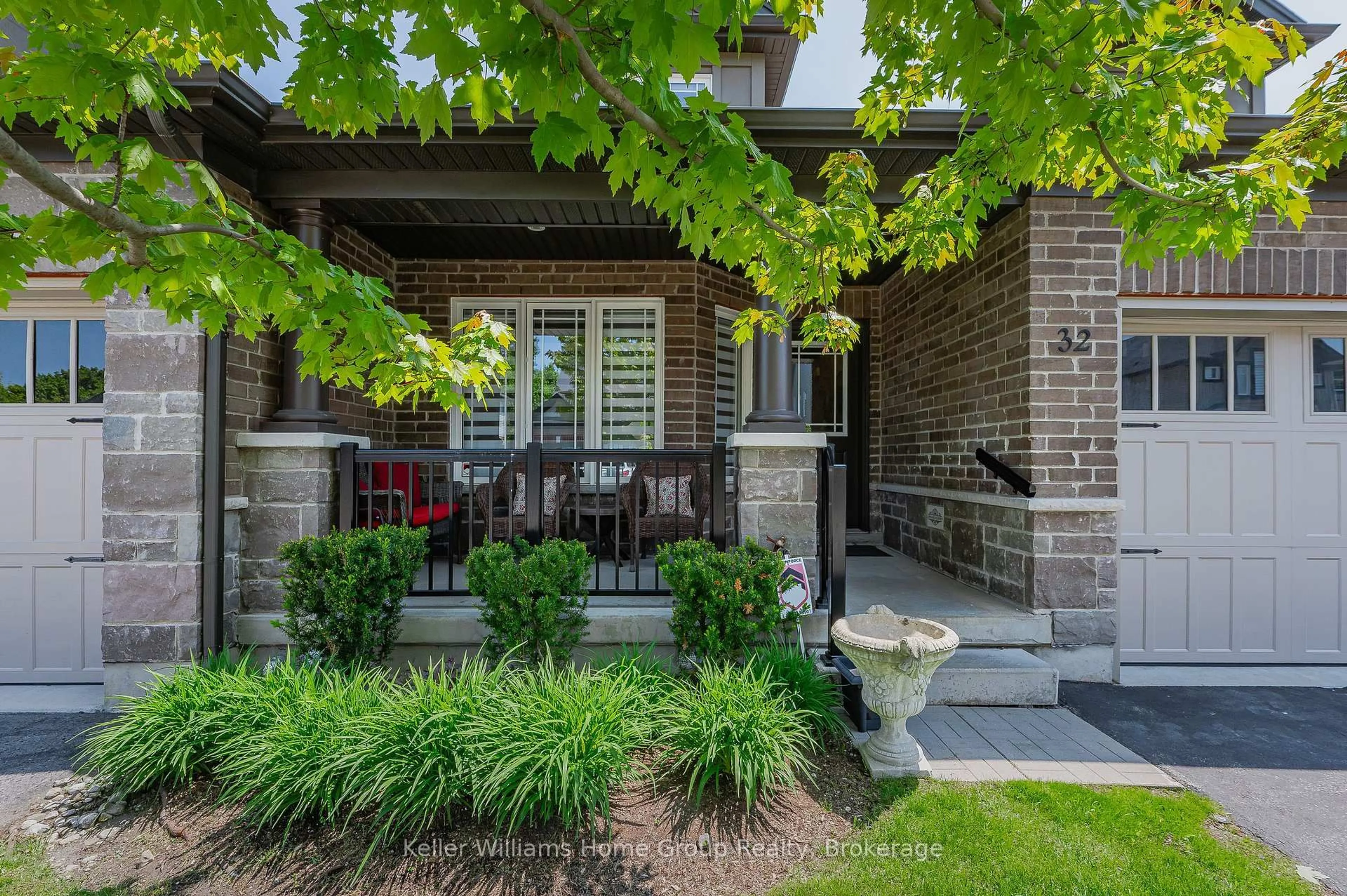 Patio, street for 32 Westminster Cres, Centre Wellington Ontario N1M 0C4