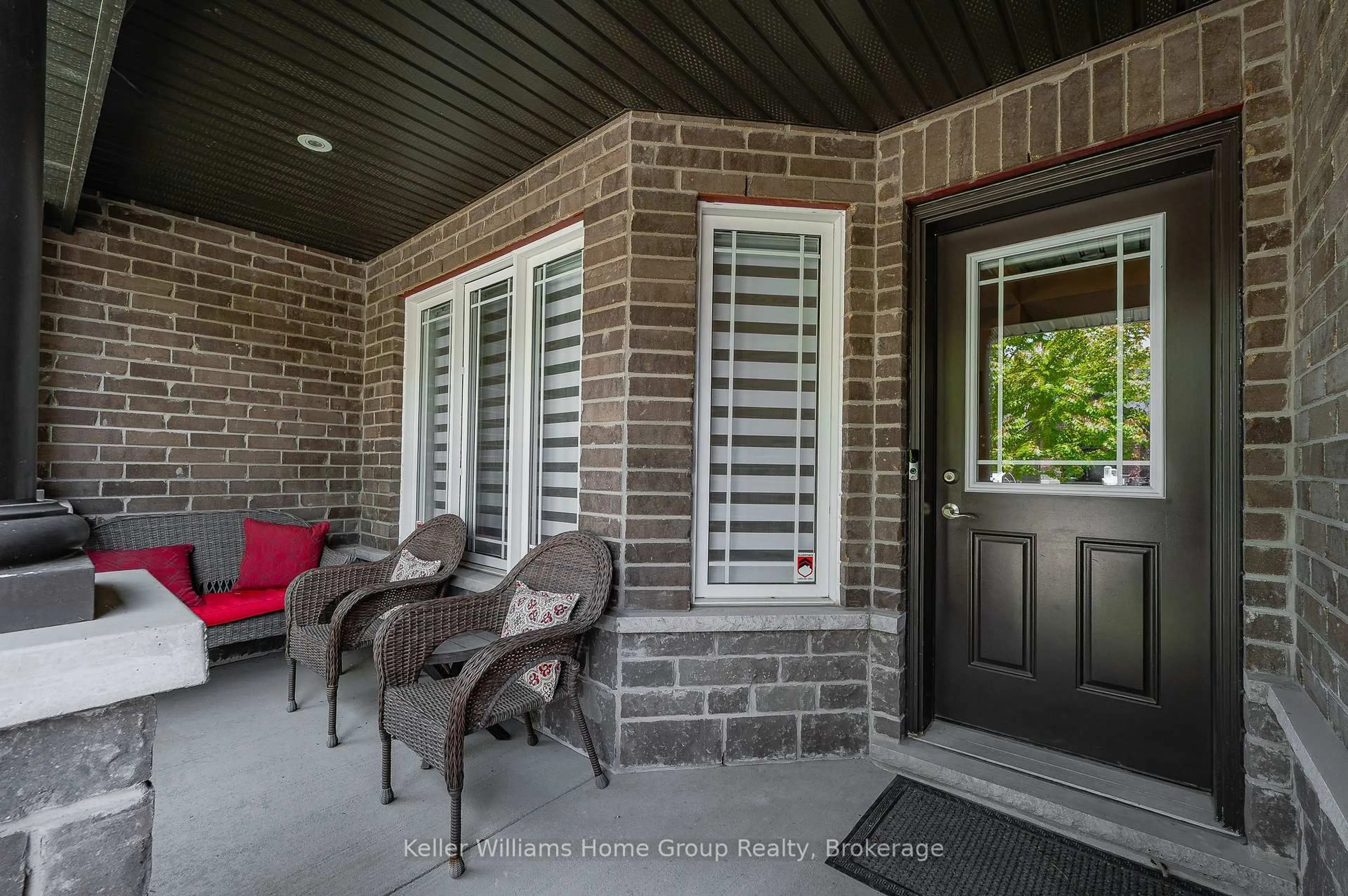 Patio, street for 32 Westminster Cres, Centre Wellington Ontario N1M 0C4