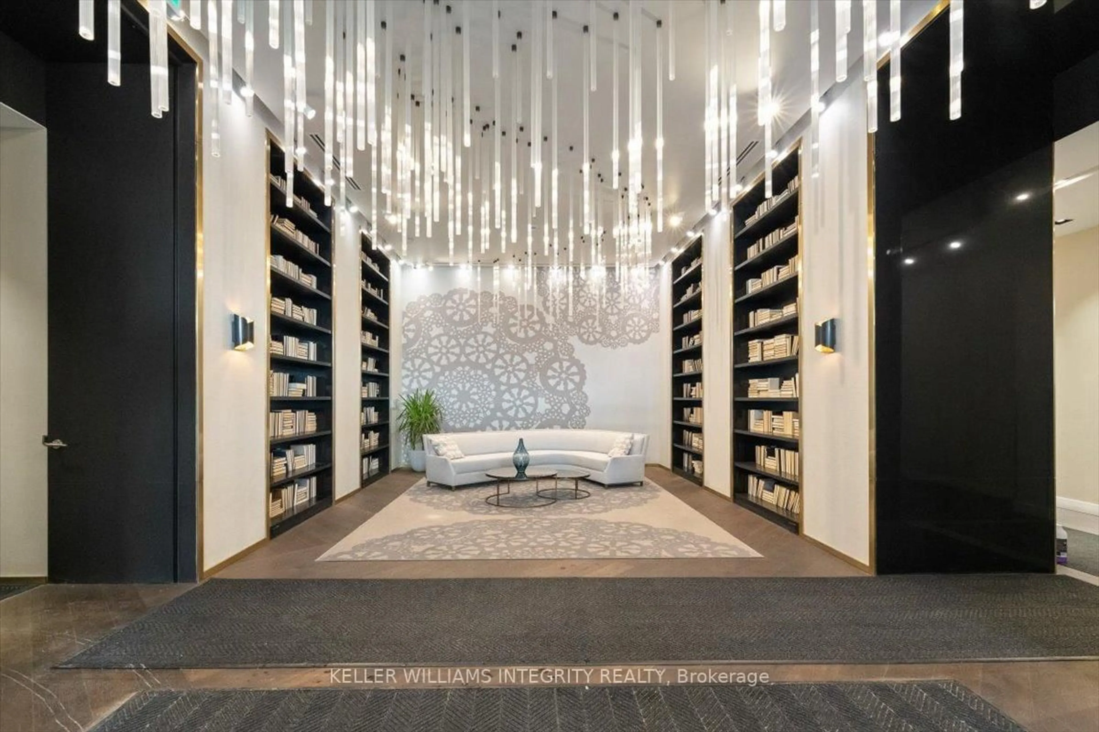 Indoor entryway for 428 Sparks St #1101, Ottawa Ontario K1R 0B3