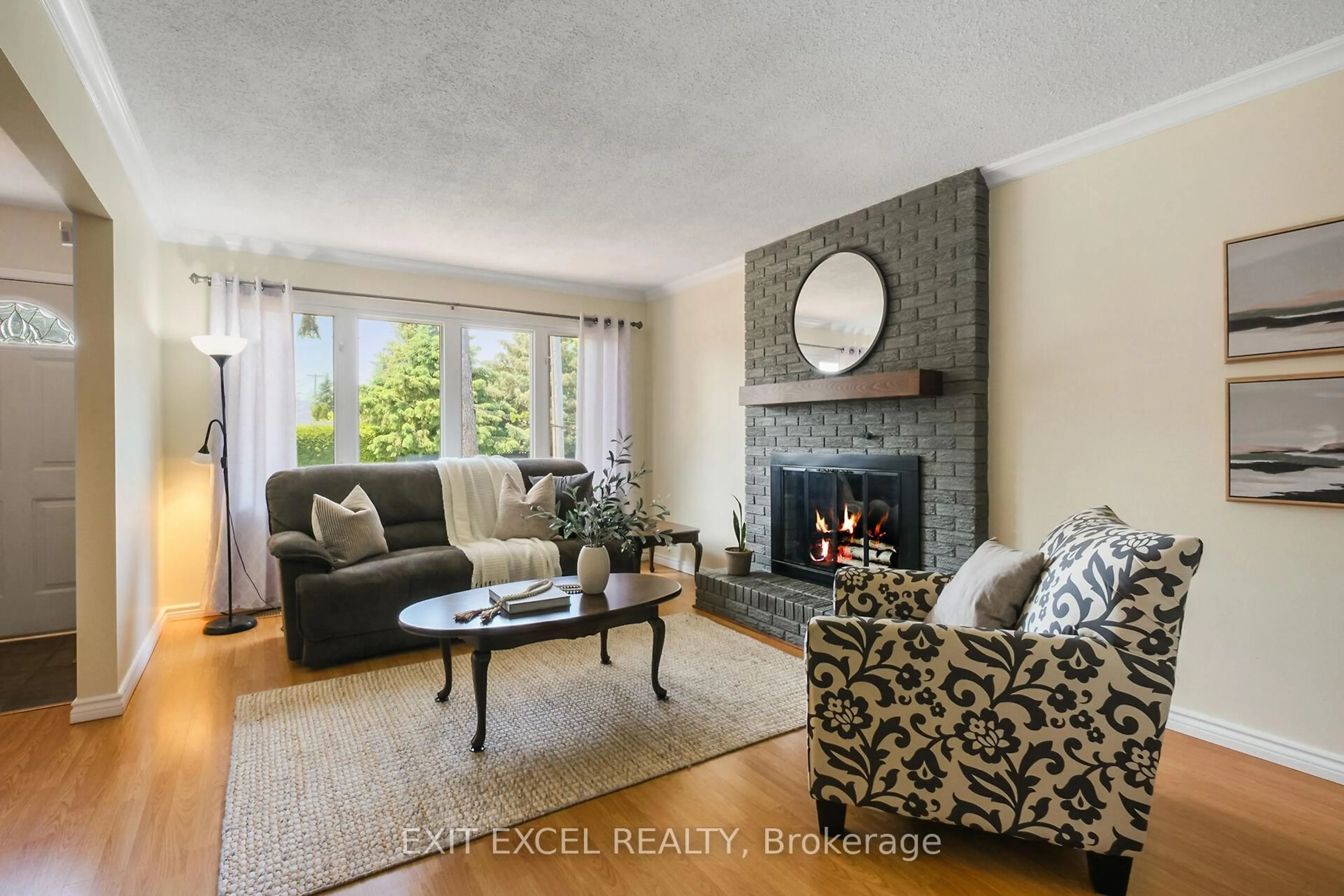 Living room with furniture, unknown for 396 Roxdale Ave, Ottawa Ontario K1E 1V5