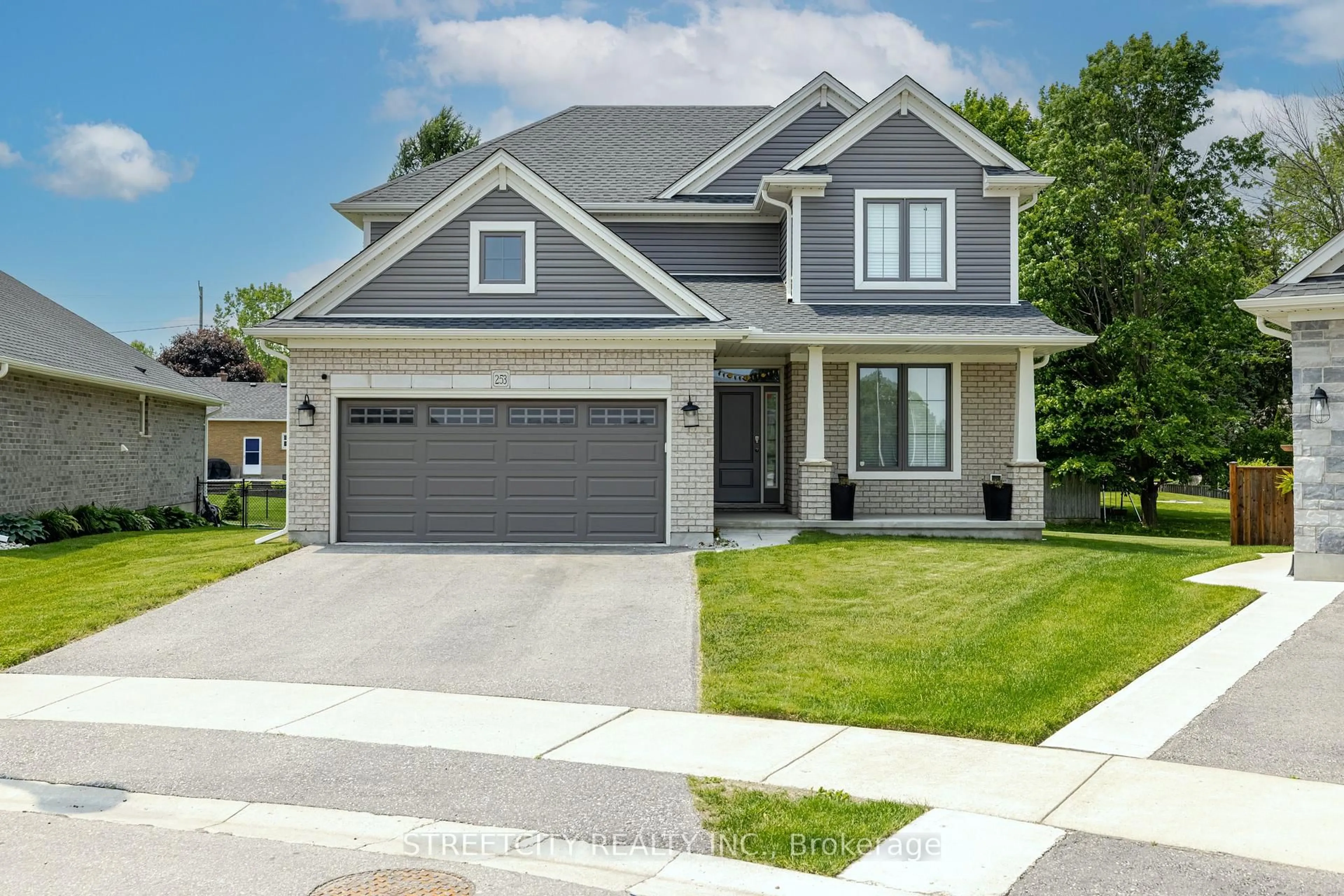 Home with vinyl exterior material, street for 253 Wilson Ave, Tillsonburg Ontario N4G 0H4