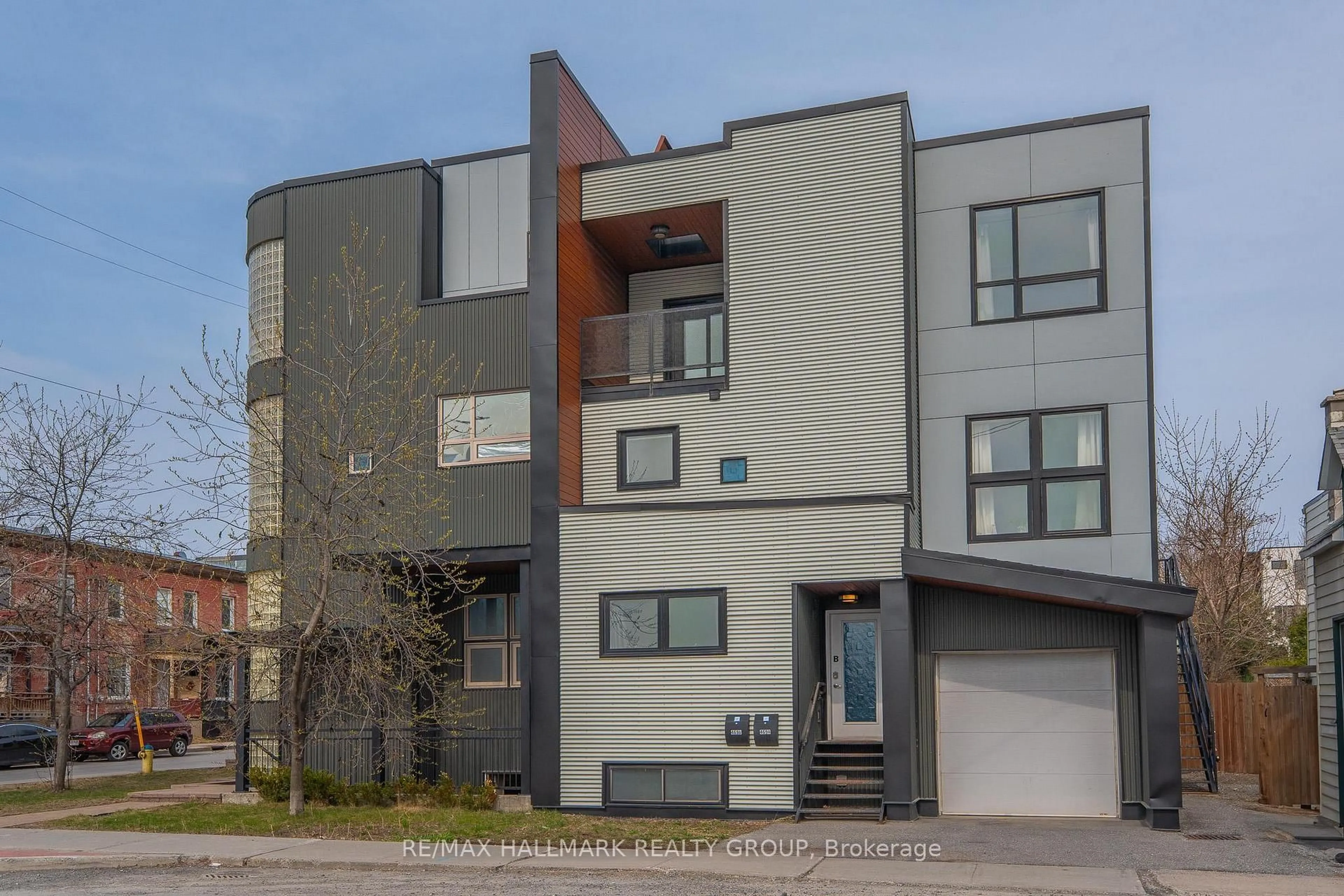 Home with brick exterior material, street for 469 Booth St, Ottawa Ontario K1R 7L1