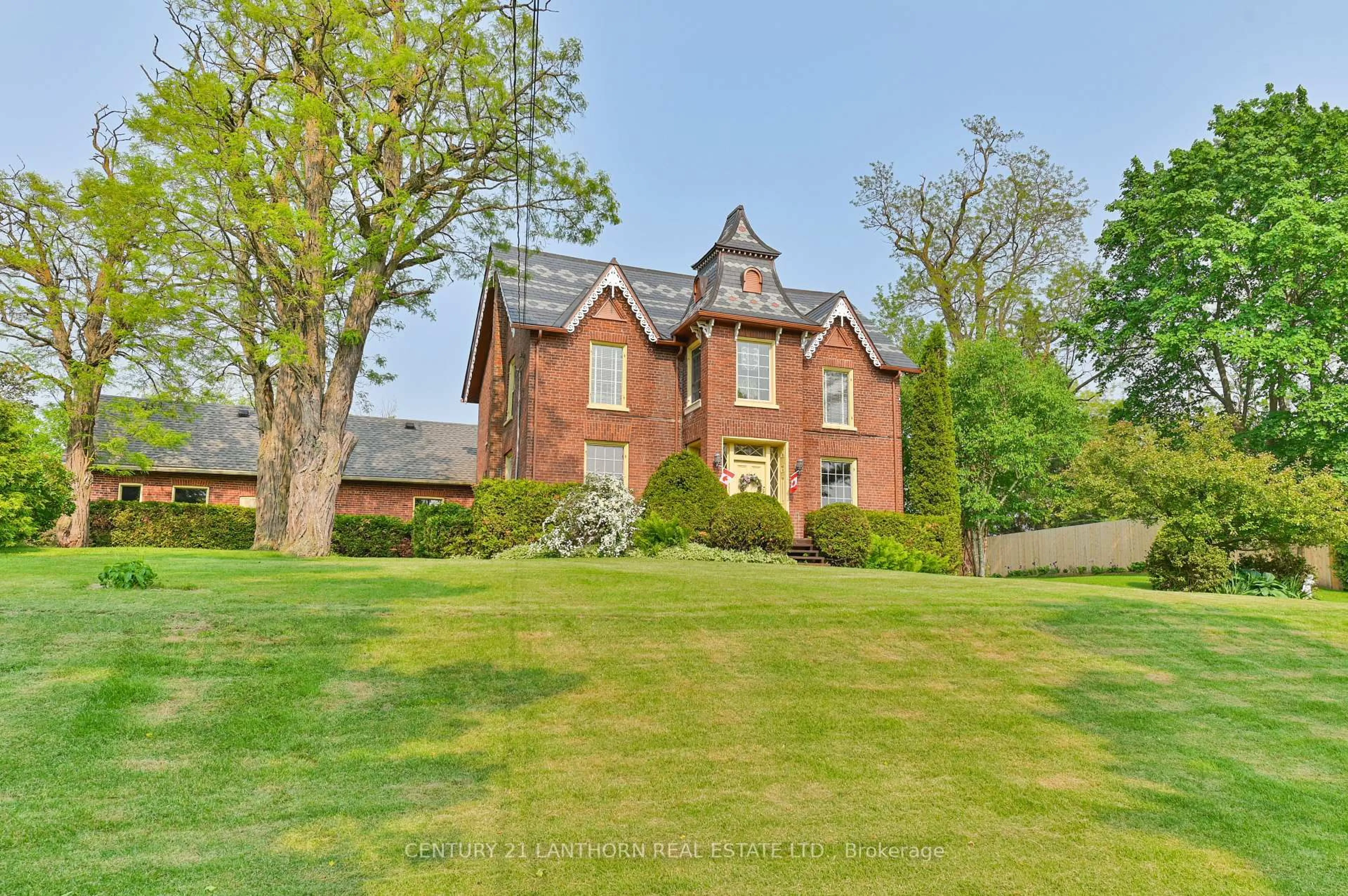 A pic from outside/outdoor area/front of a property/back of a property/a pic from drone, unknown for 27 Davidson St, Madoc Ontario K0K 2K0