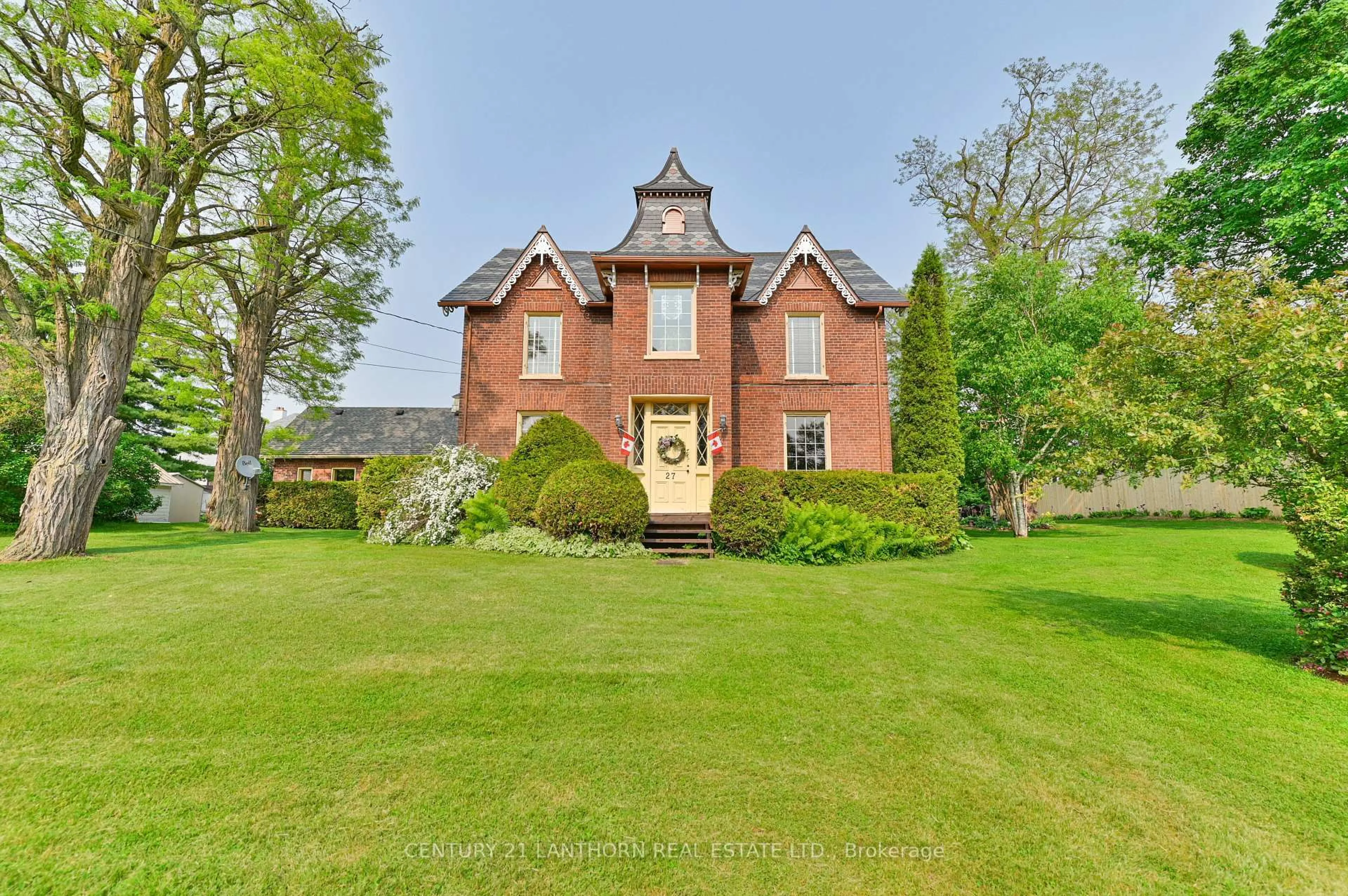 A pic from outside/outdoor area/front of a property/back of a property/a pic from drone, building for 27 Davidson St, Madoc Ontario K0K 2K0