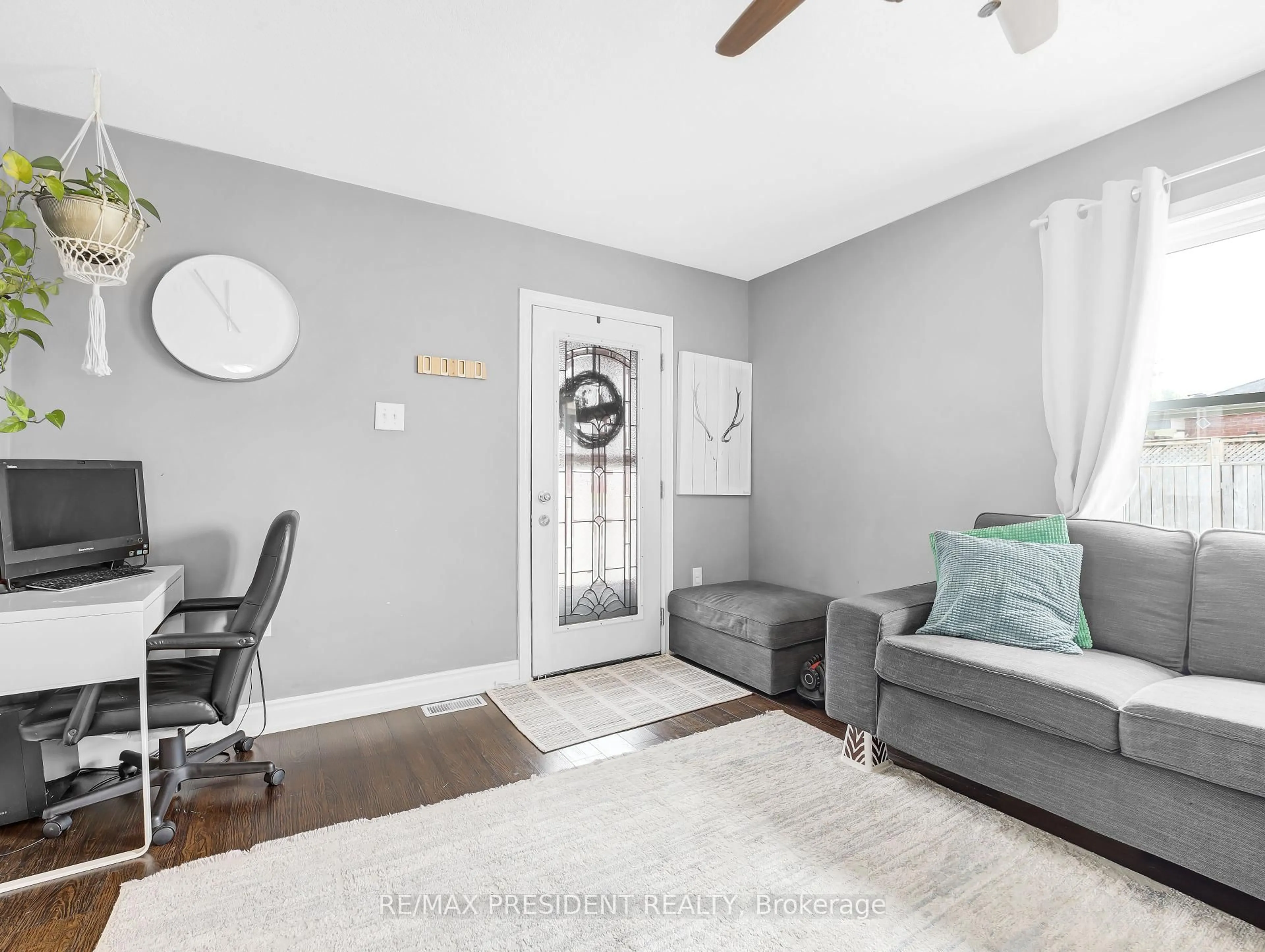 Living room with furniture, unknown for 135 Green Rd, Hamilton Ontario L8G 3X2