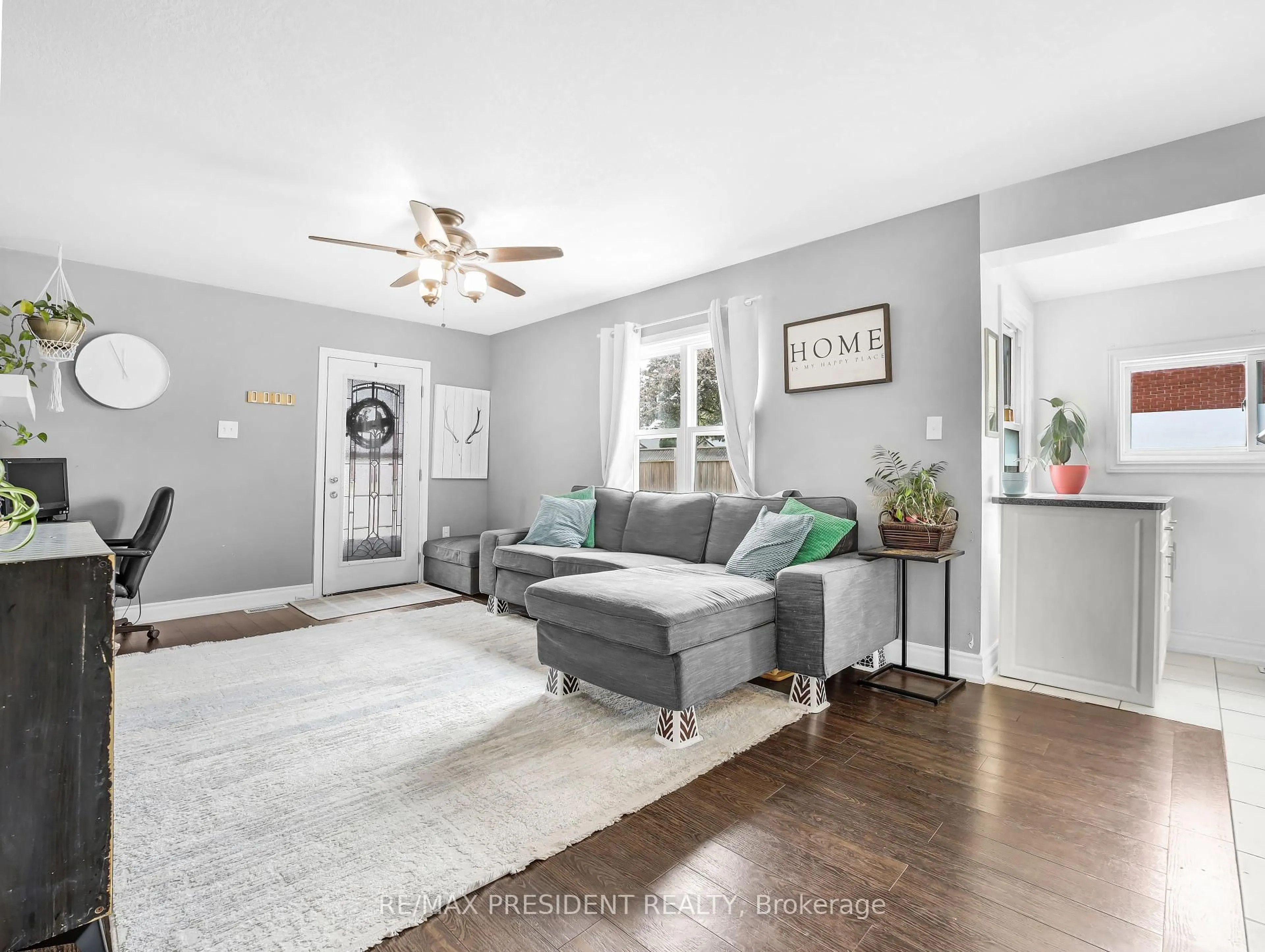 Living room with furniture, unknown for 135 Green Rd, Hamilton Ontario L8G 3X2