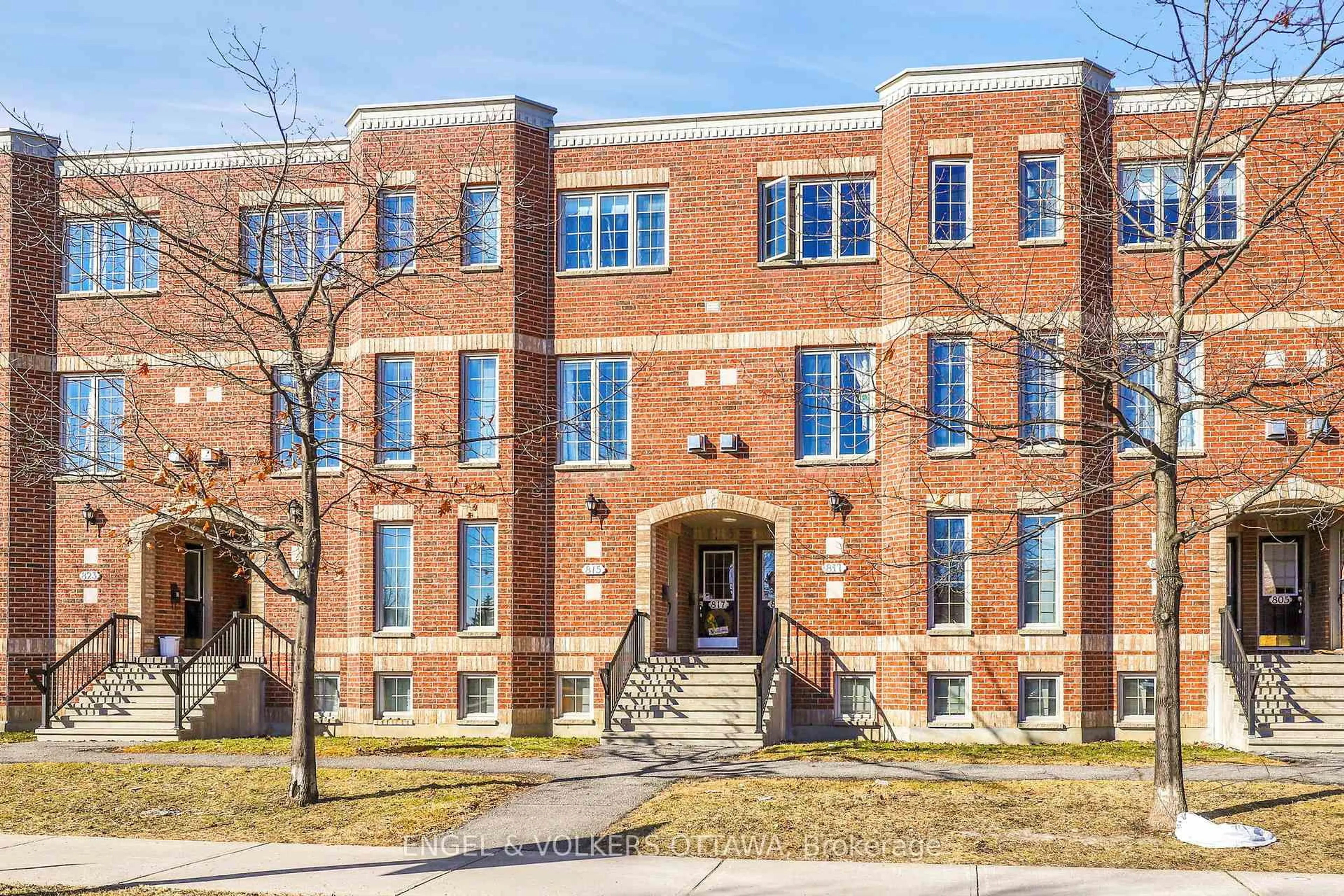 Home with brick exterior material, building for 811 Longfields Dr, Ottawa Ontario K2J 5N2