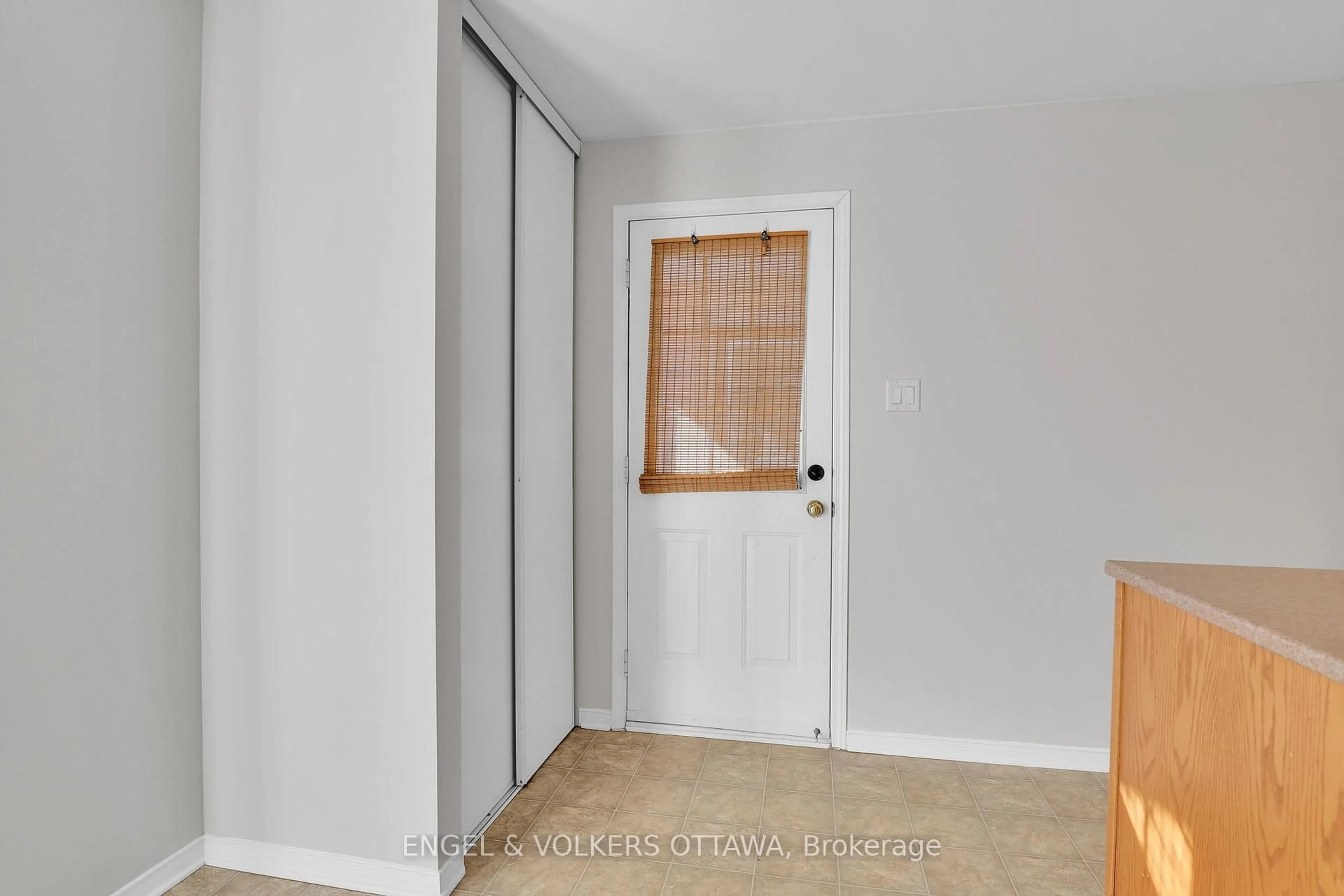 Unknown for 811 Longfields Dr, Ottawa Ontario K2J 5N2