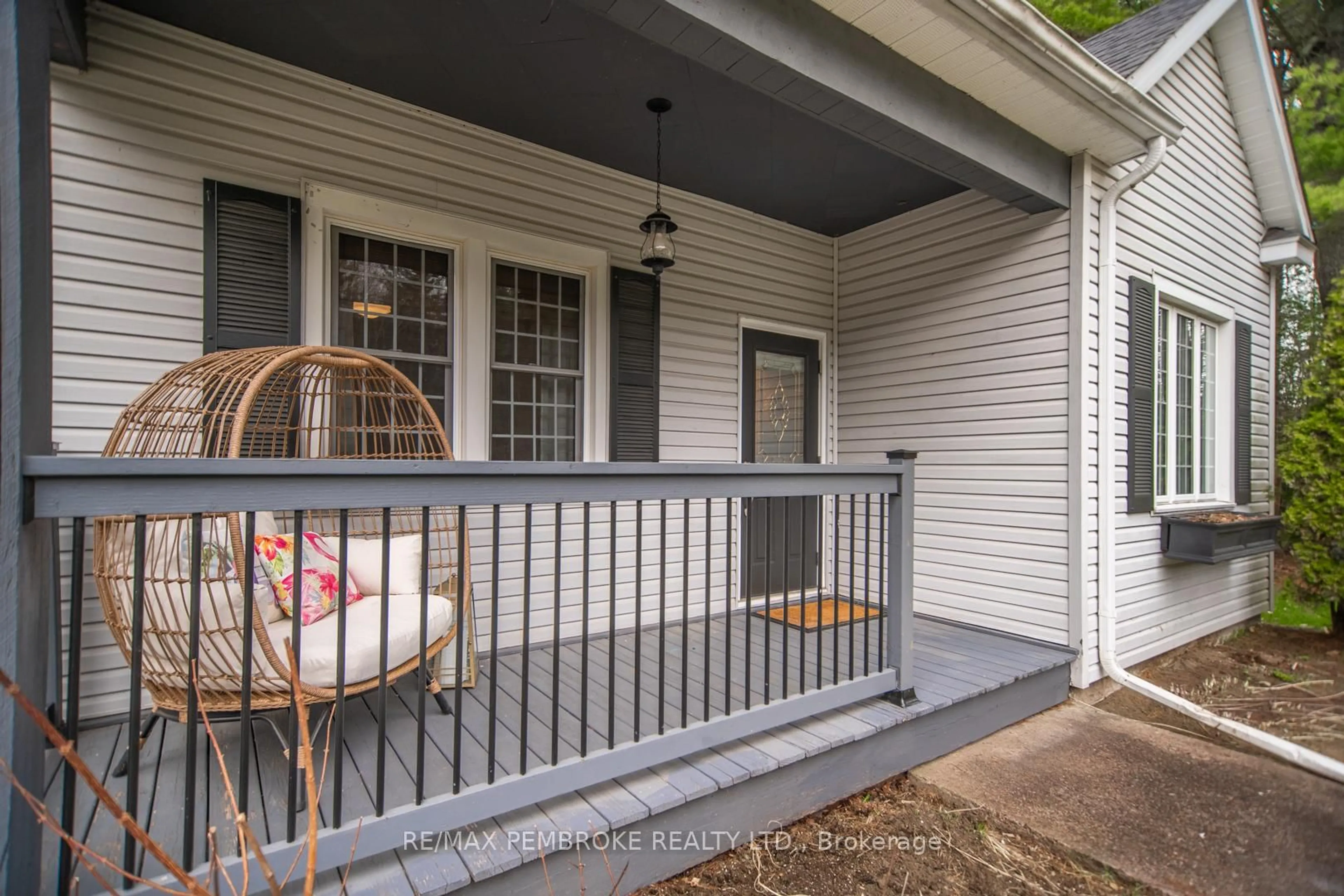Patio, street for 40731 Highway 41 Highway, Pembroke Ontario K8A 6W5