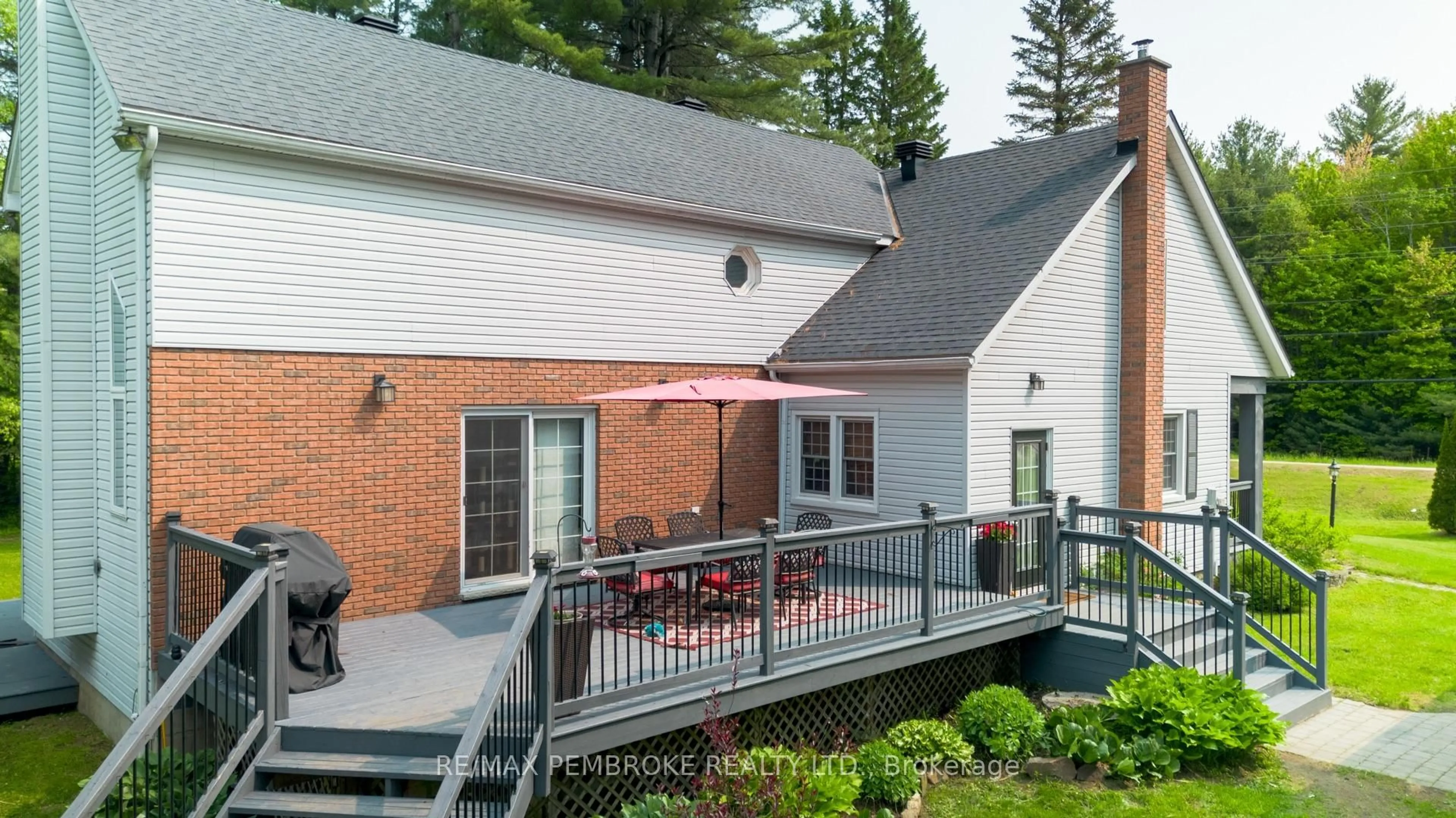 Patio, street for 40731 Highway 41 Highway, Pembroke Ontario K8A 6W5