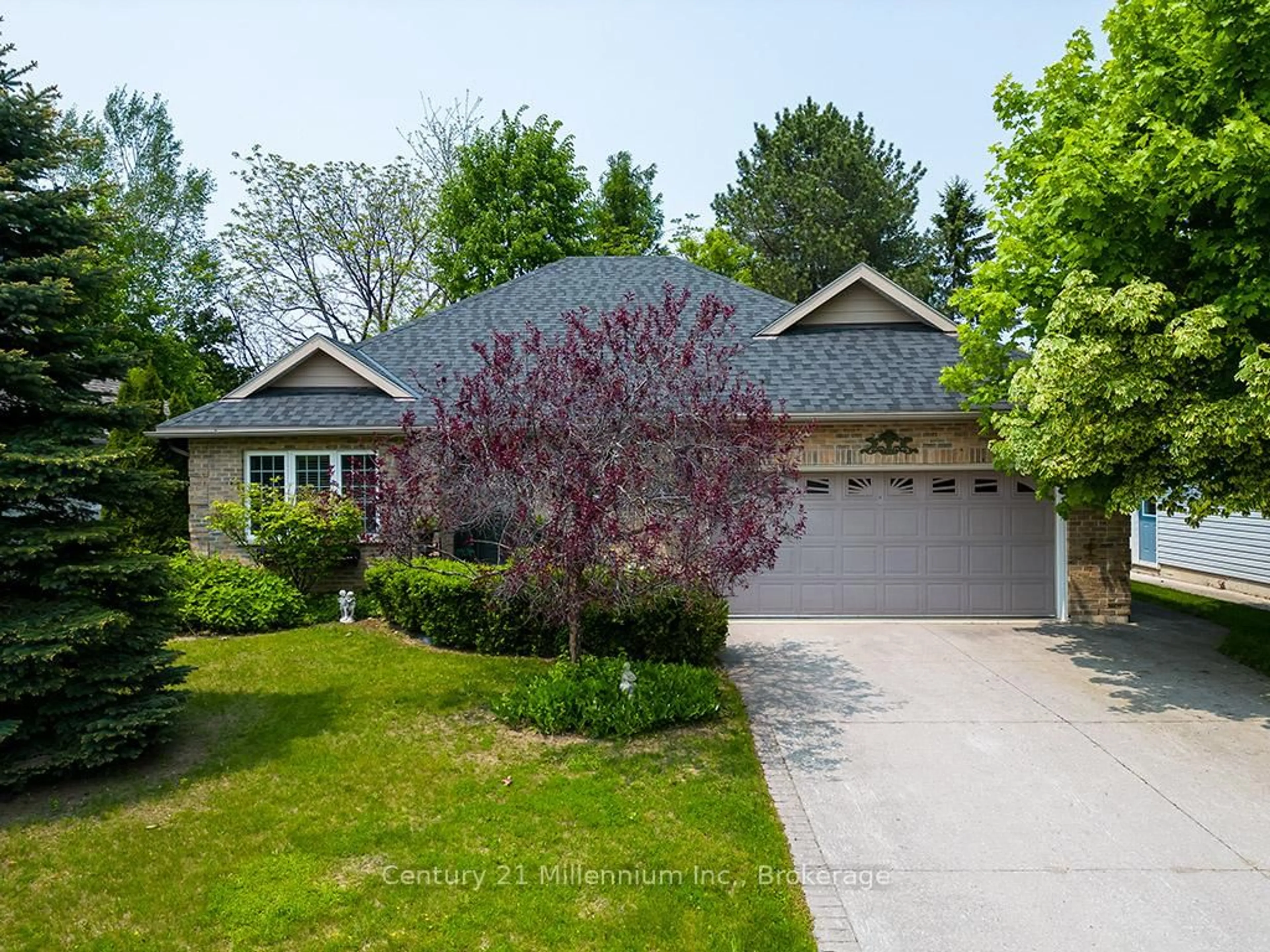 A pic from outside/outdoor area/front of a property/back of a property/a pic from drone, street for 14 Cobblestone Lane, Blue Mountains Ontario N0H 2P0
