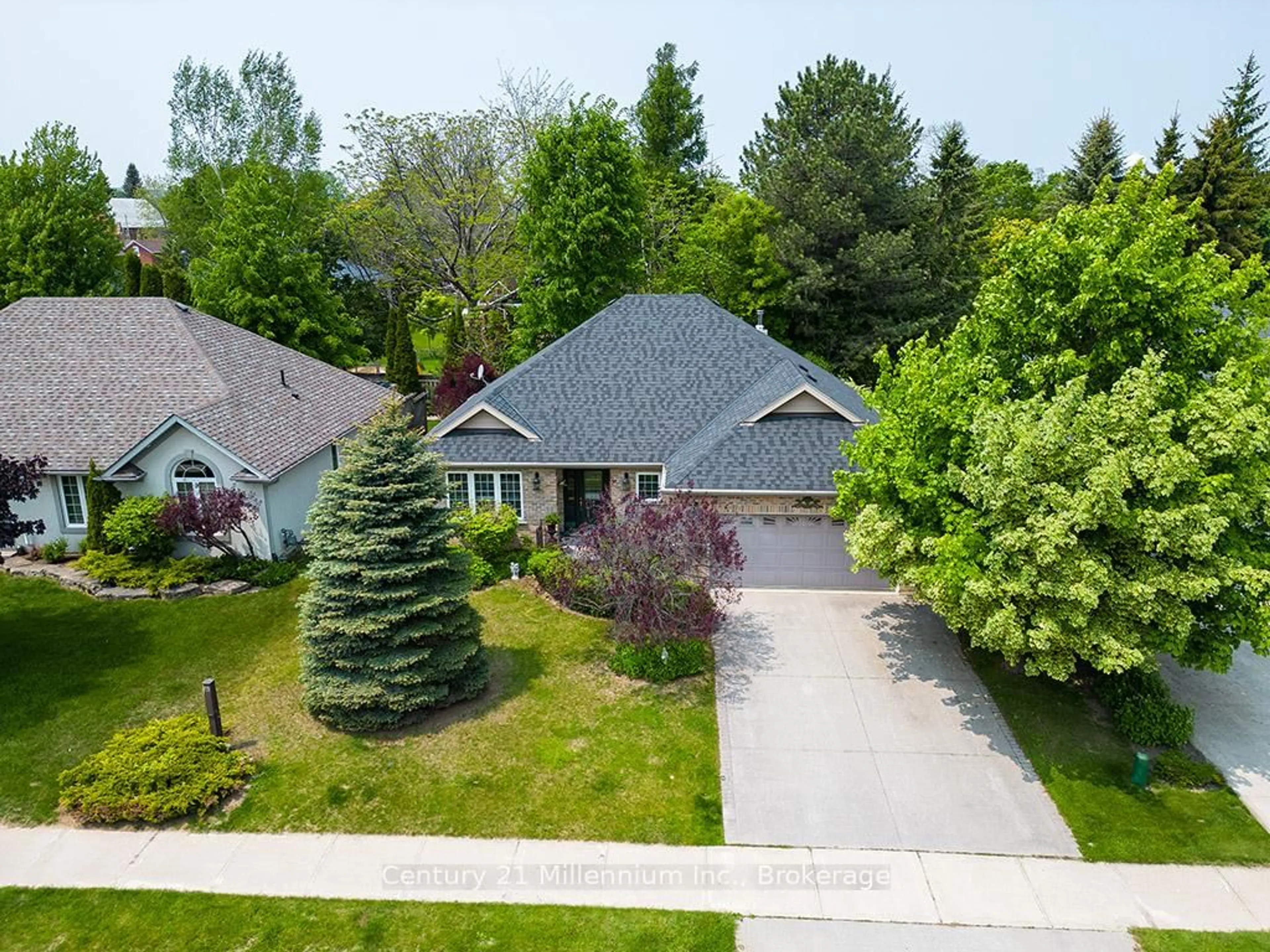 A pic from outside/outdoor area/front of a property/back of a property/a pic from drone, street for 14 Cobblestone Lane, Blue Mountains Ontario N0H 2P0