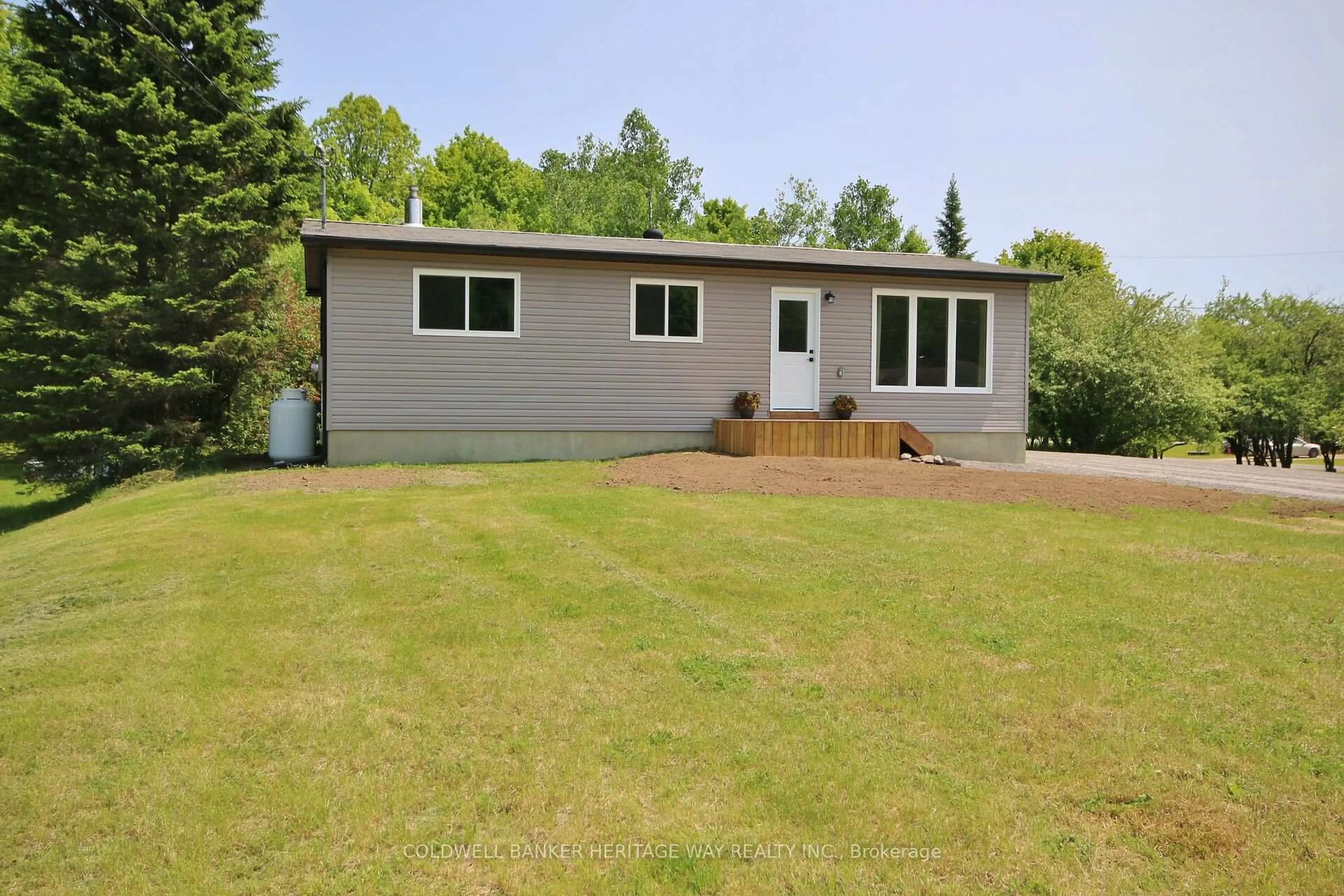 Home with vinyl exterior material, unknown for 119 Rothwell St, Lanark Ontario K0G 1K0