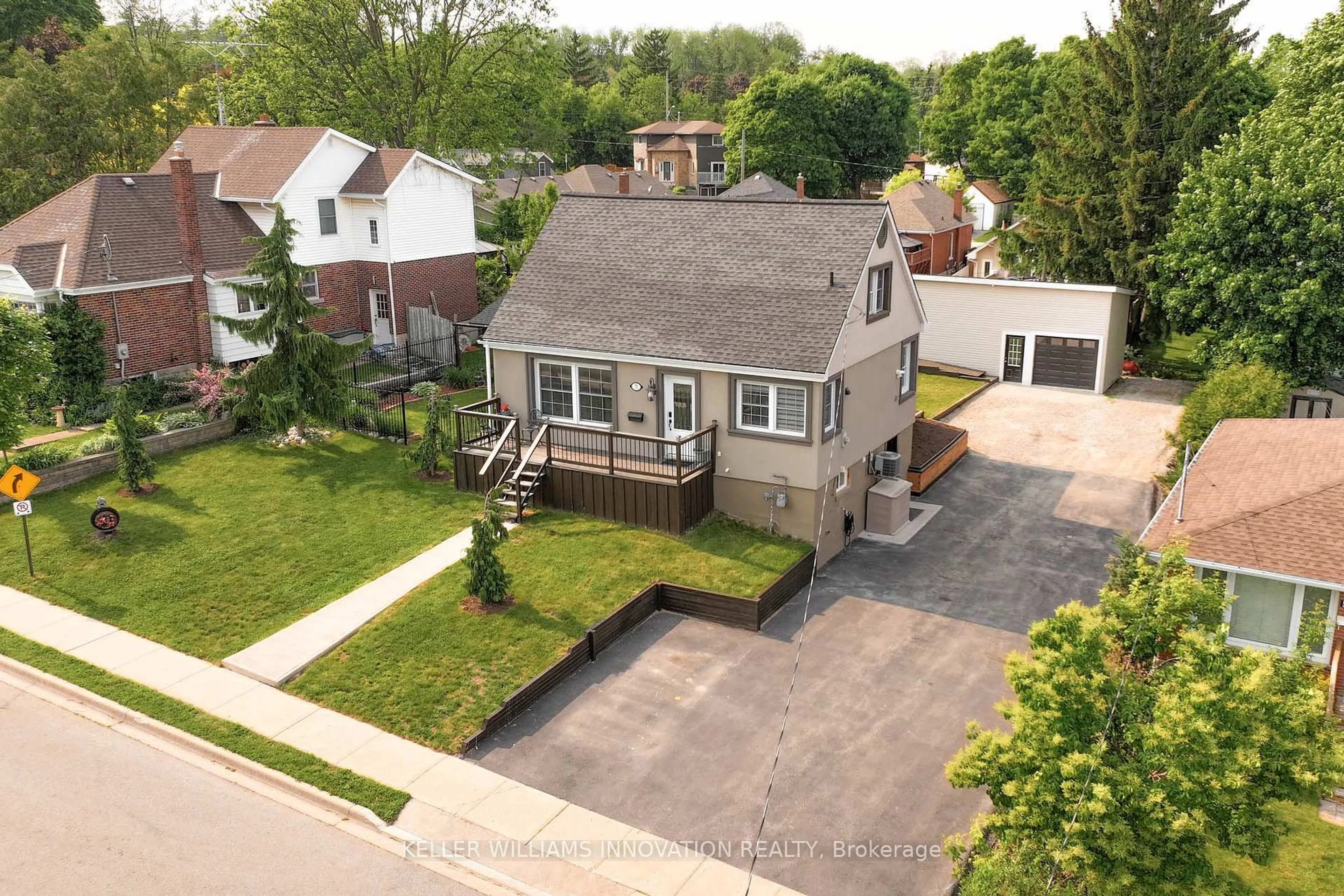 A pic from outside/outdoor area/front of a property/back of a property/a pic from drone, street for 70 Stanley St, Cambridge Ontario N1S 2A6