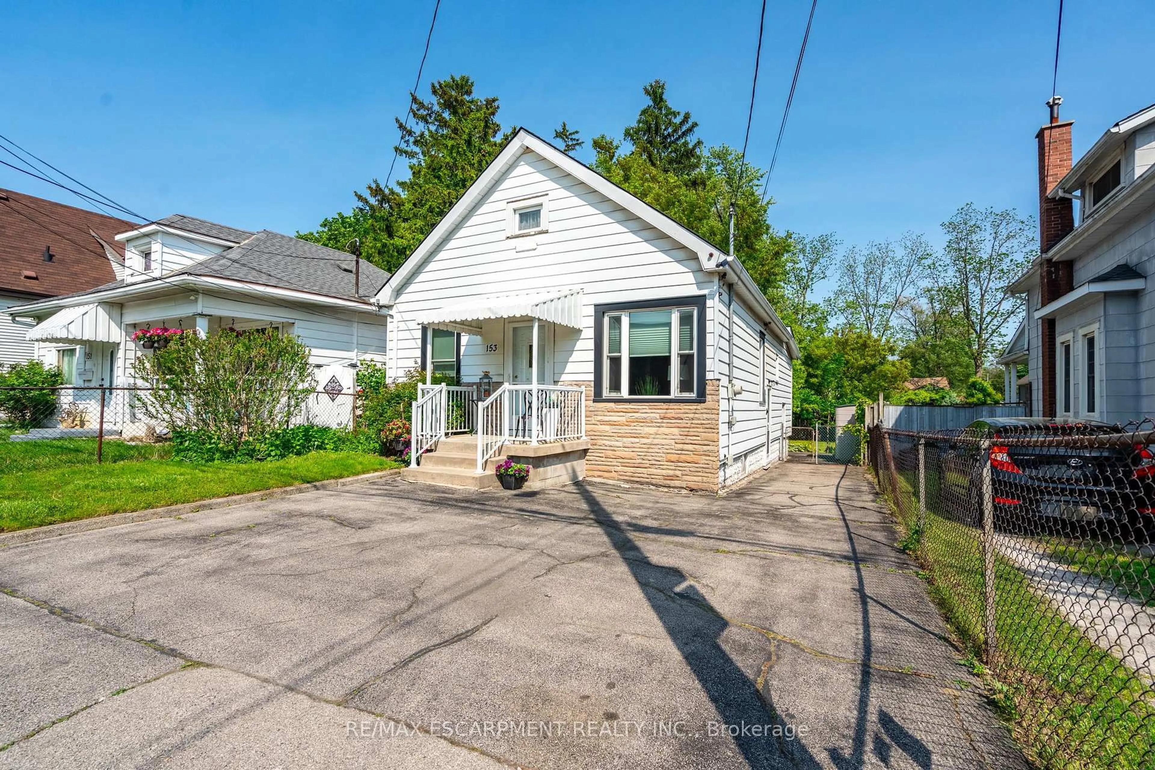Unknown for 153 East 5th St, Hamilton Ontario L9A 2Z7