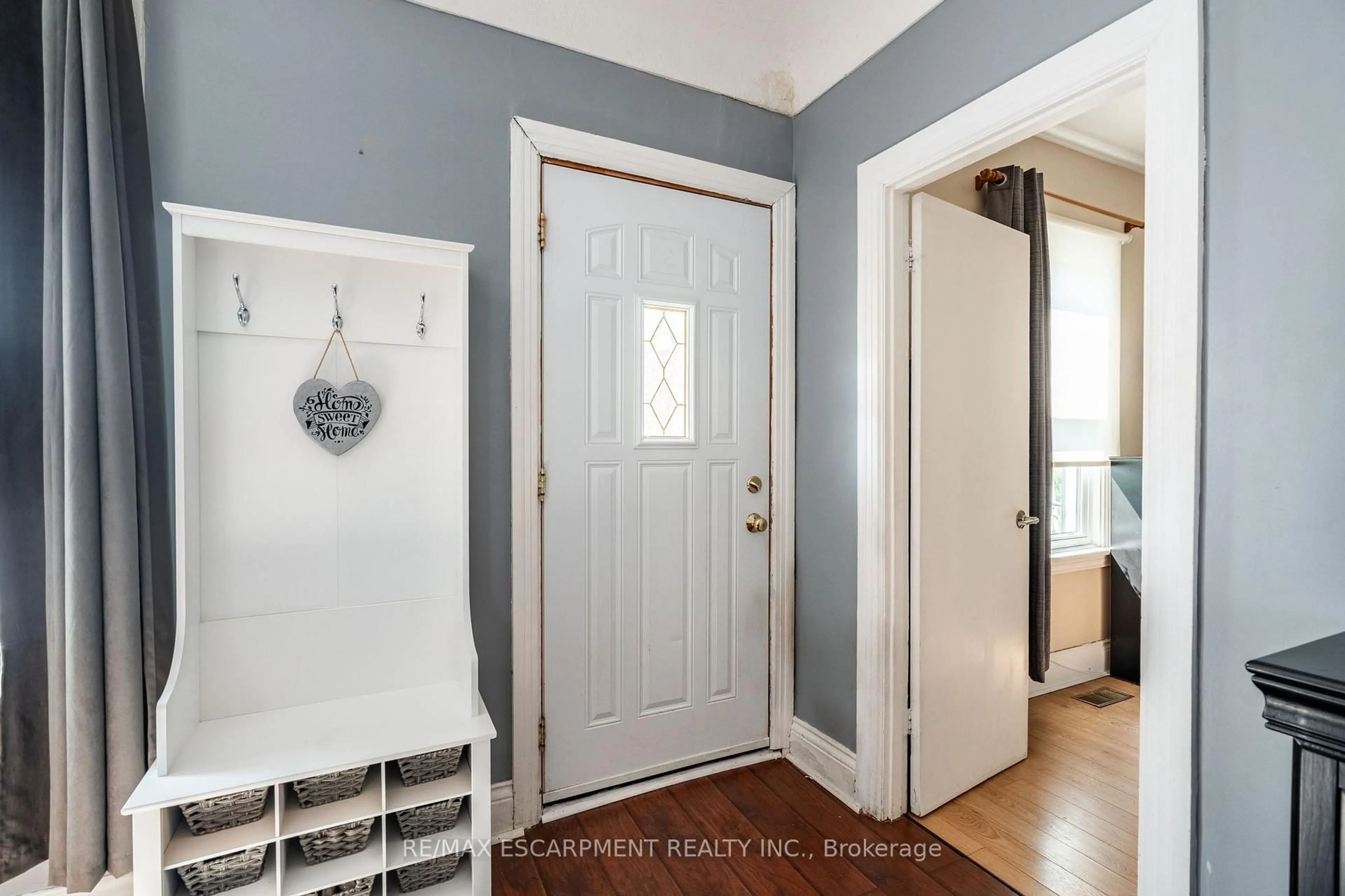 Indoor entryway for 153 East 5th St, Hamilton Ontario L9A 2Z7